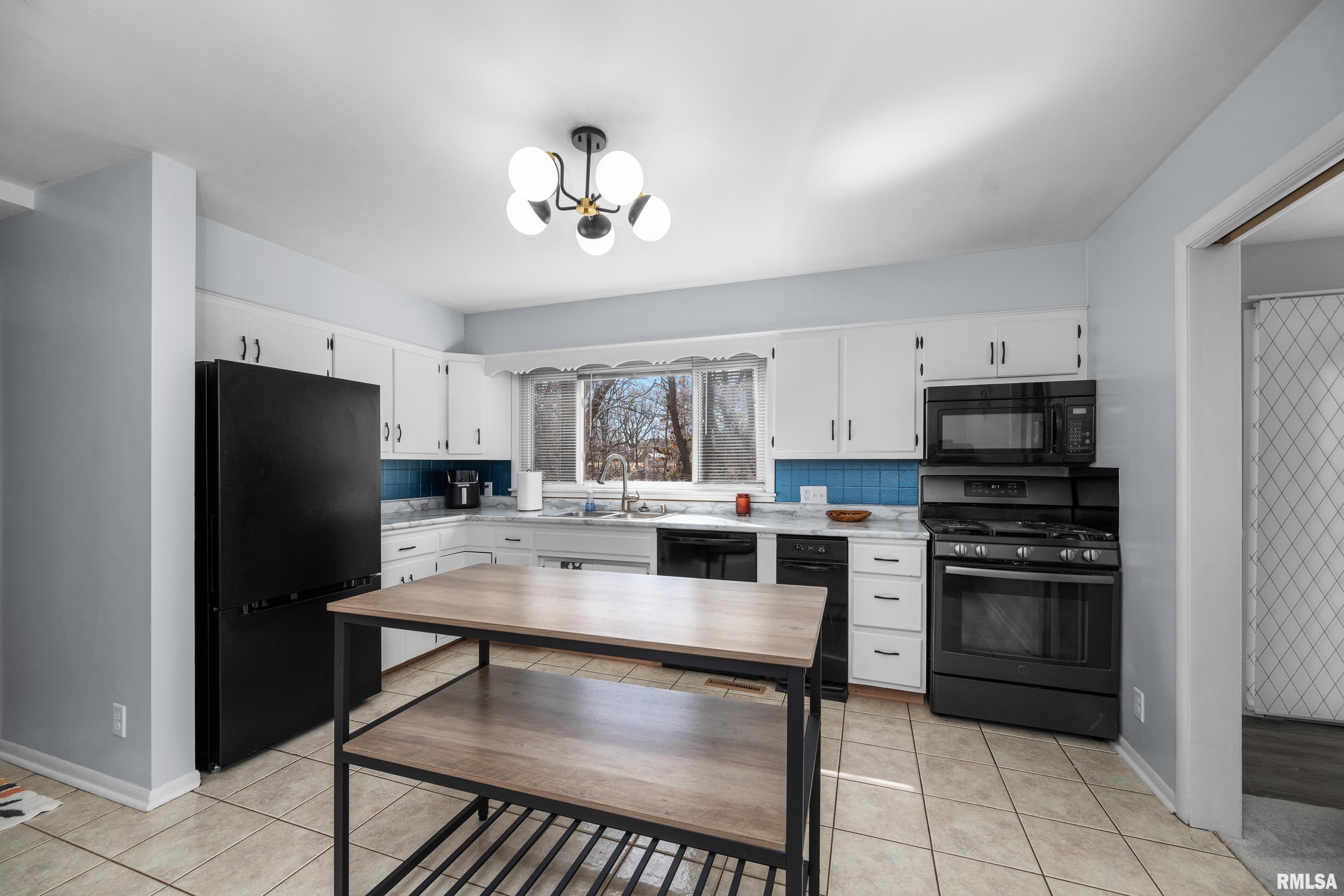 2107 3rd Street B Property Photo 9