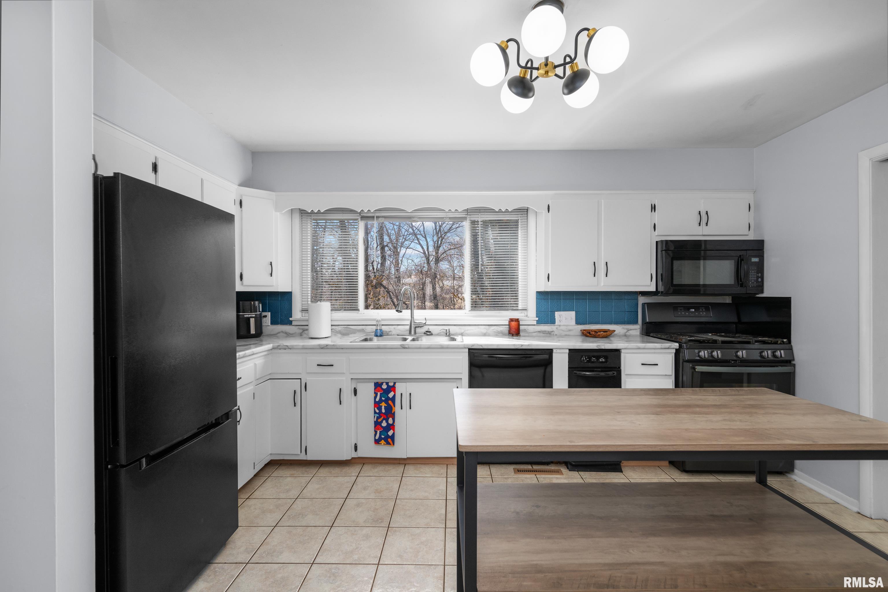 2107 3rd Street B Property Photo 11