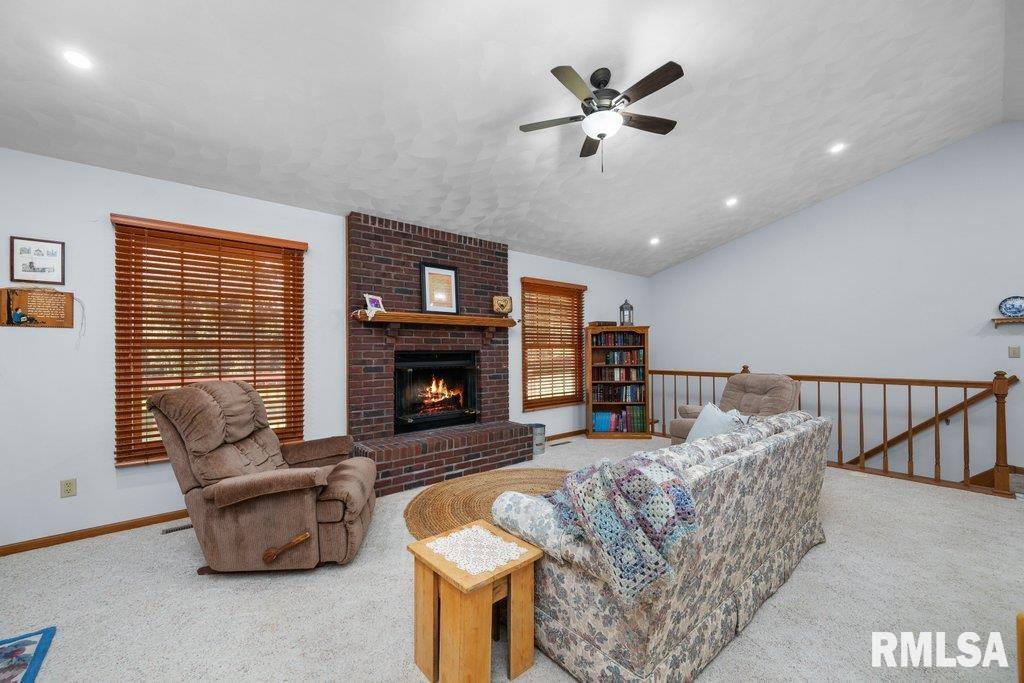 8861 E 1000th Street Property Photo 12