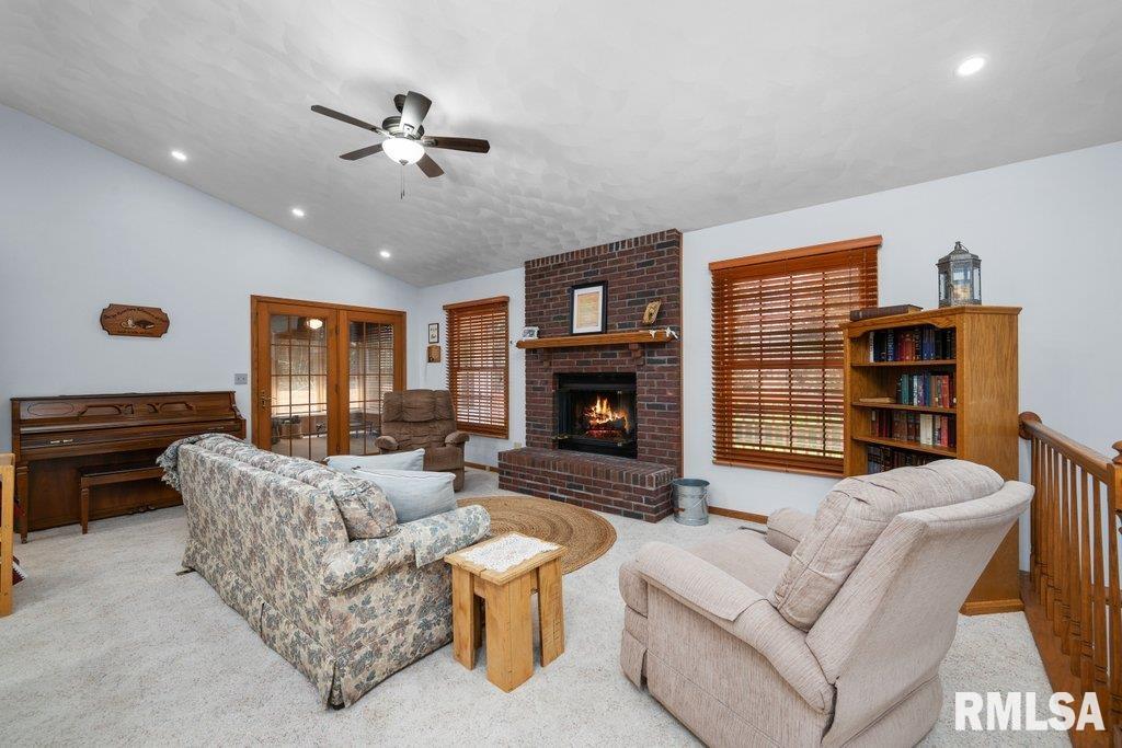8861 E 1000th Street Property Photo 14