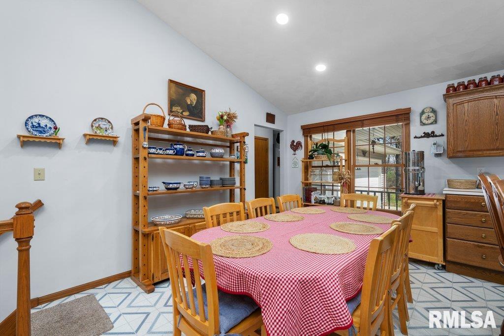 8861 E 1000th Street Property Photo 16