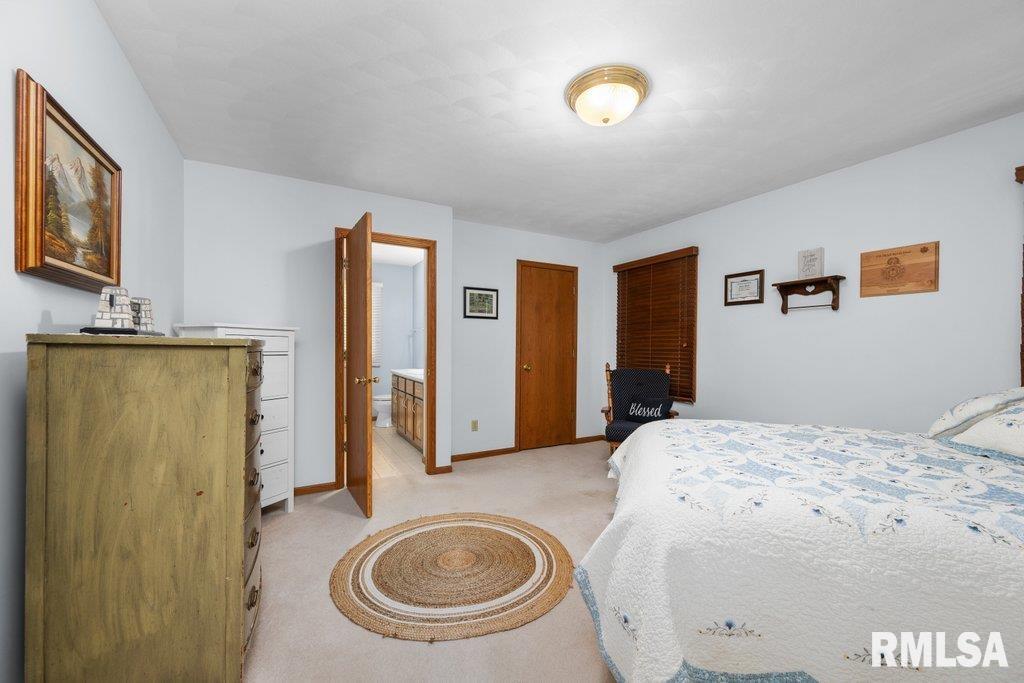 8861 E 1000th Street Property Photo 32