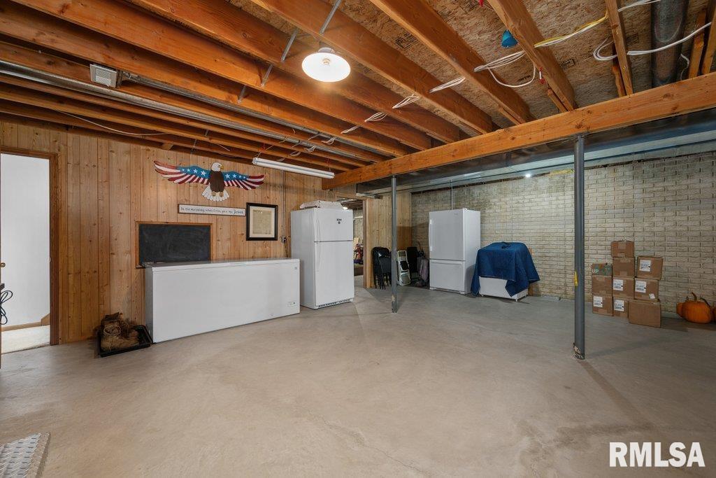 8861 E 1000th Street Property Photo 38