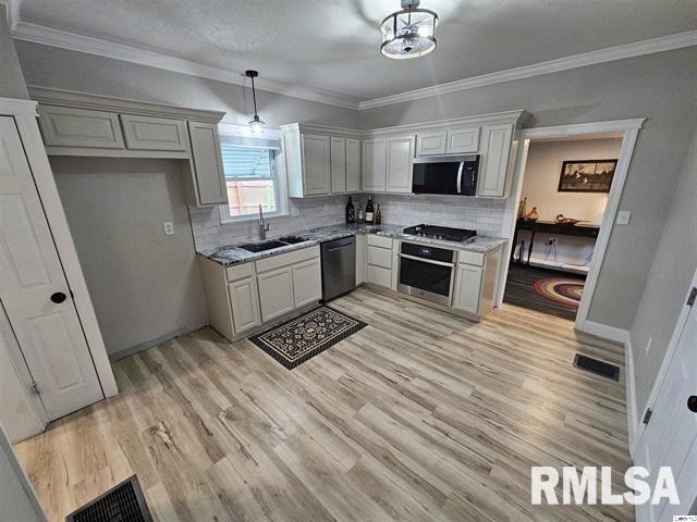 306 Walker Street Property Photo 2