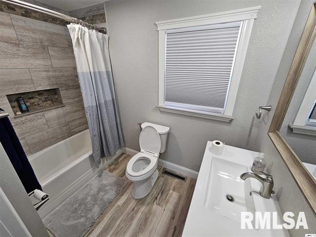 306 Walker Street Property Photo 8