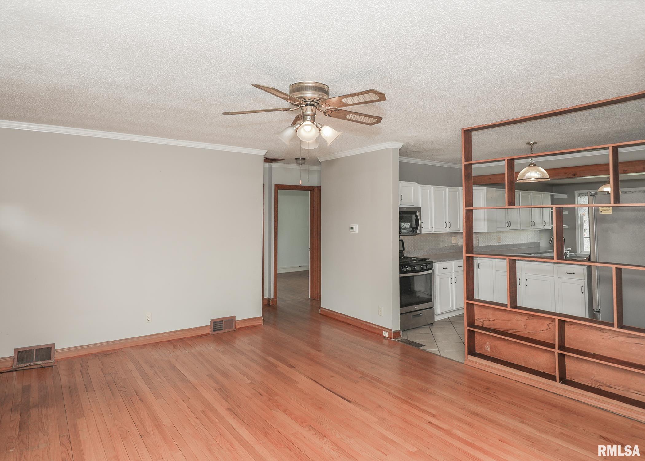 1607 65th Avenue West Property Photo 4