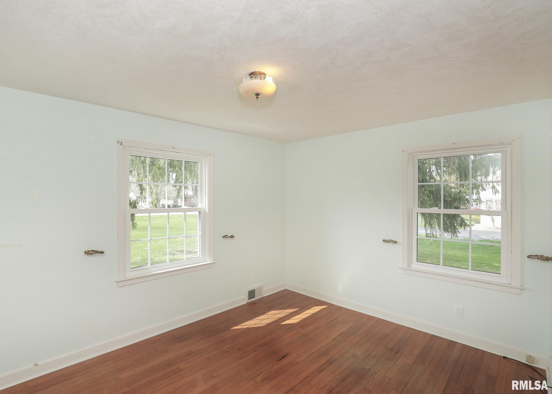 1607 65th Avenue West Property Photo 9
