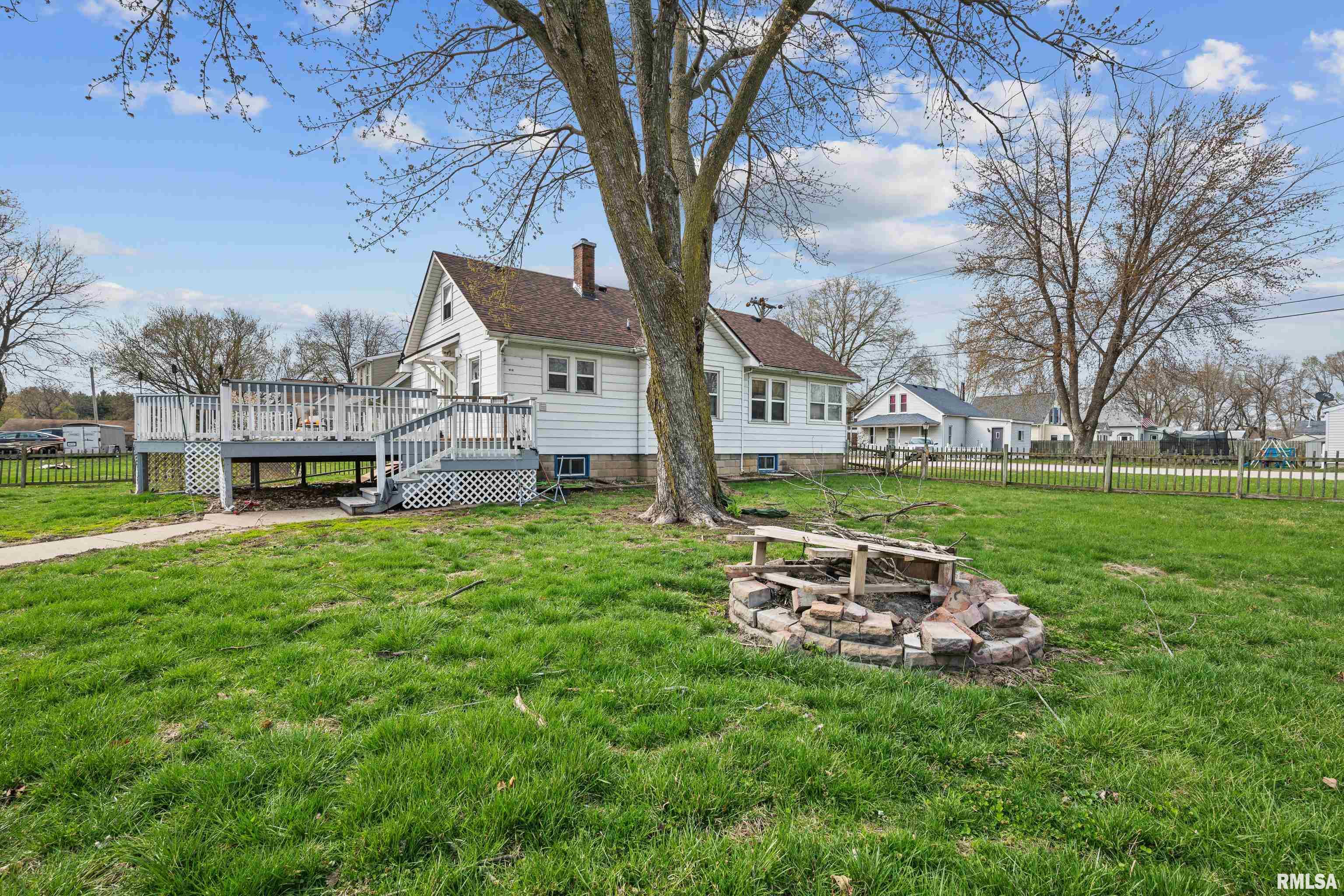 18514 1st Avenue Property Photo 3