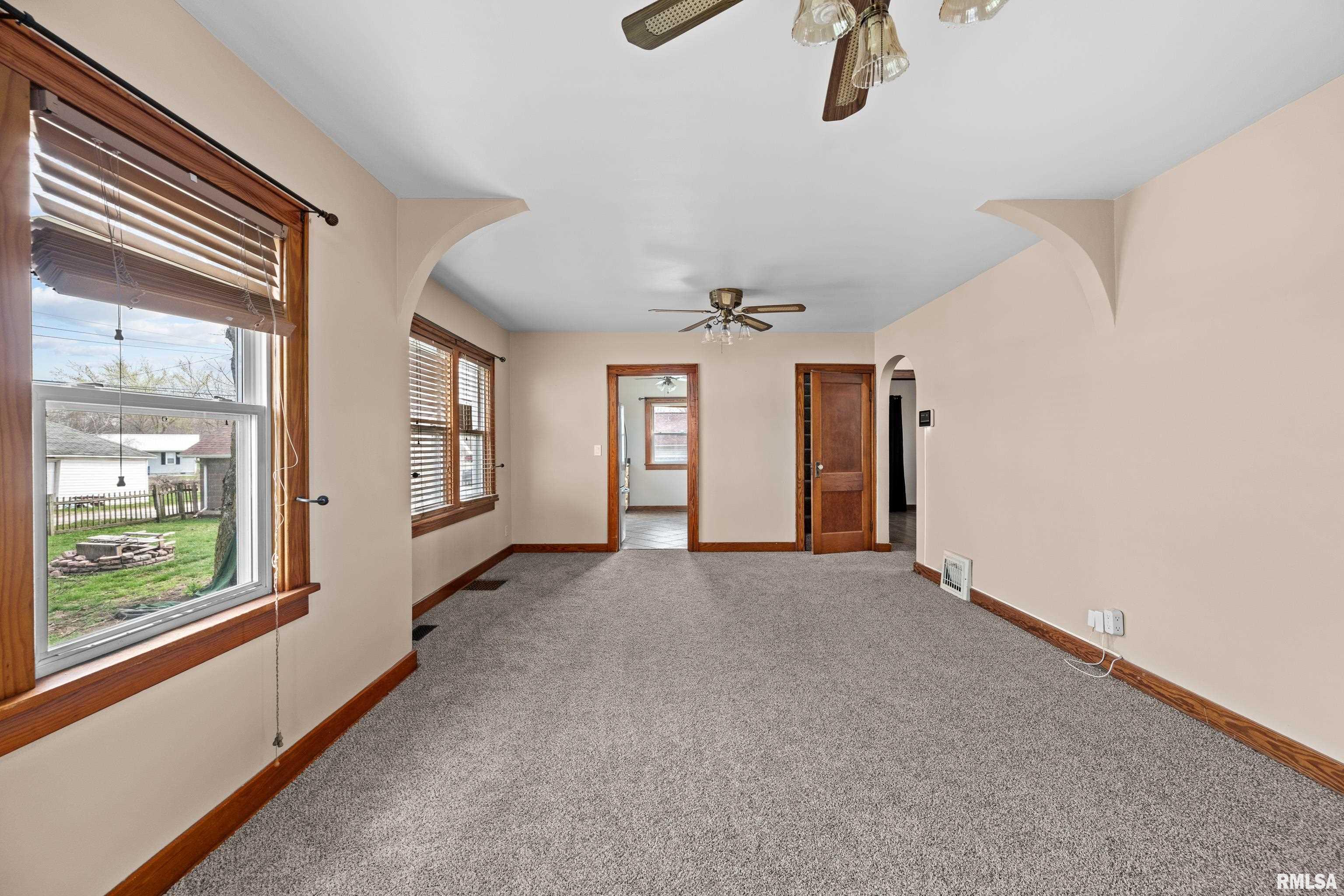 18514 1st Avenue Property Photo 5
