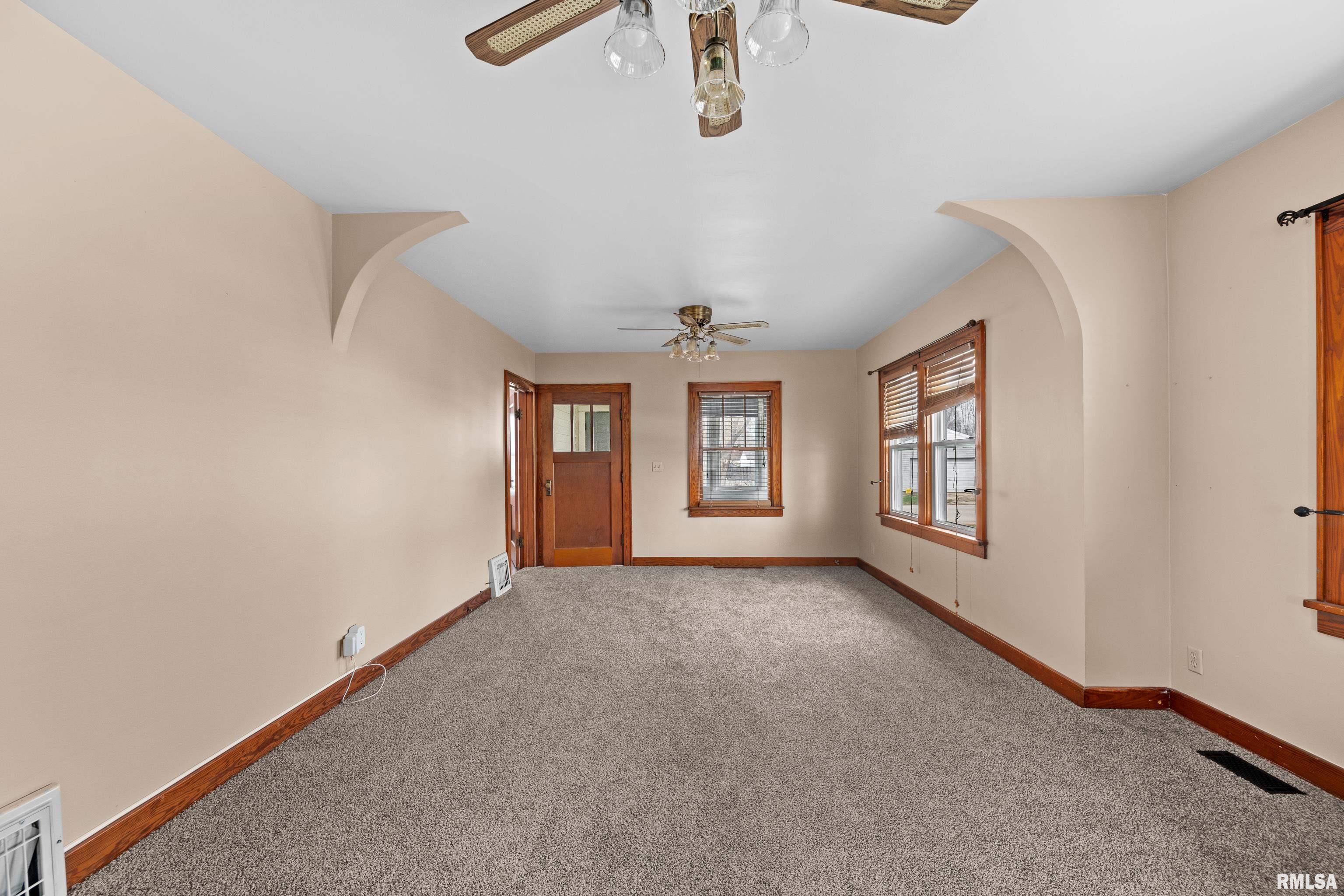 18514 1st Avenue Property Photo 6