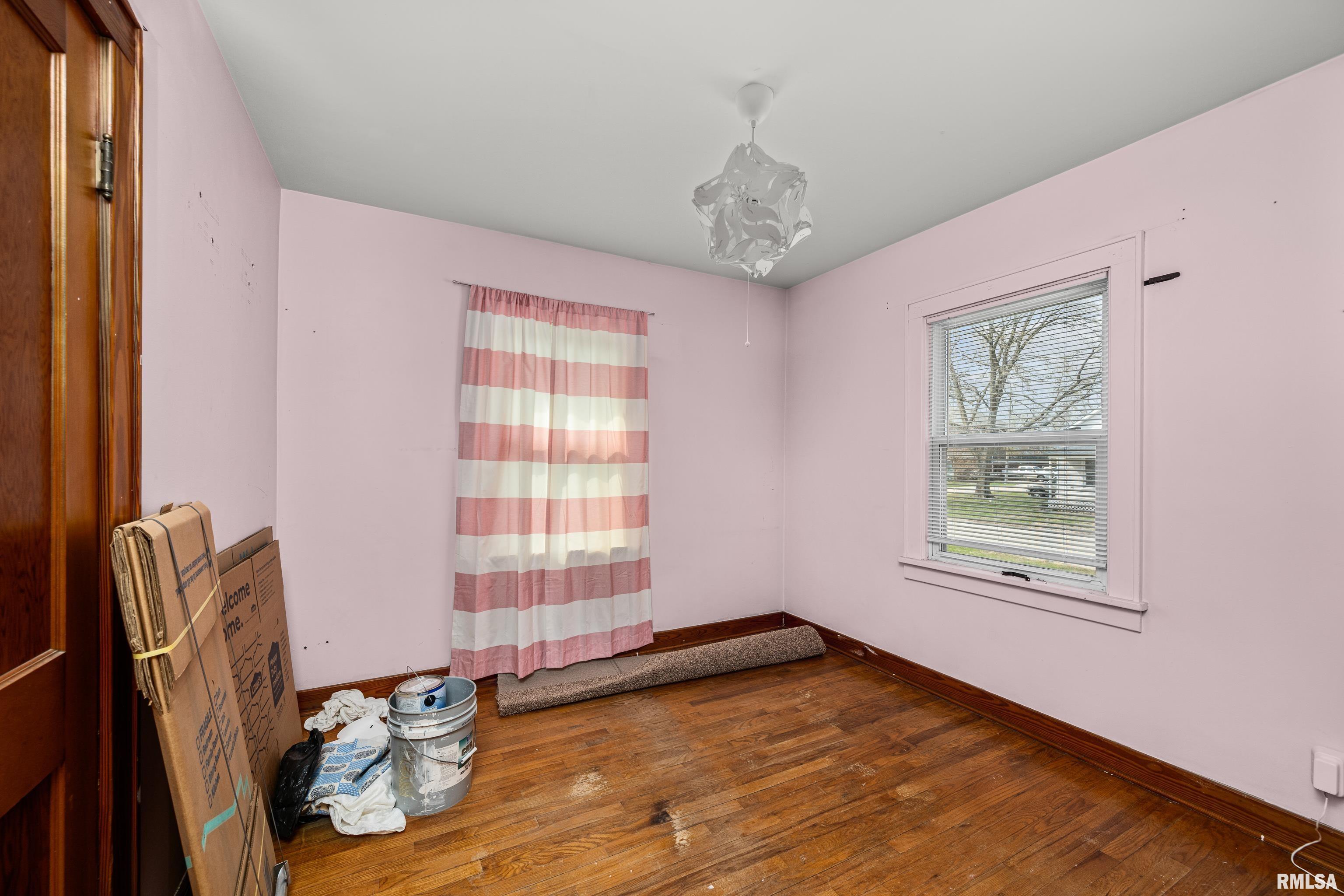 18514 1st Avenue Property Photo 7