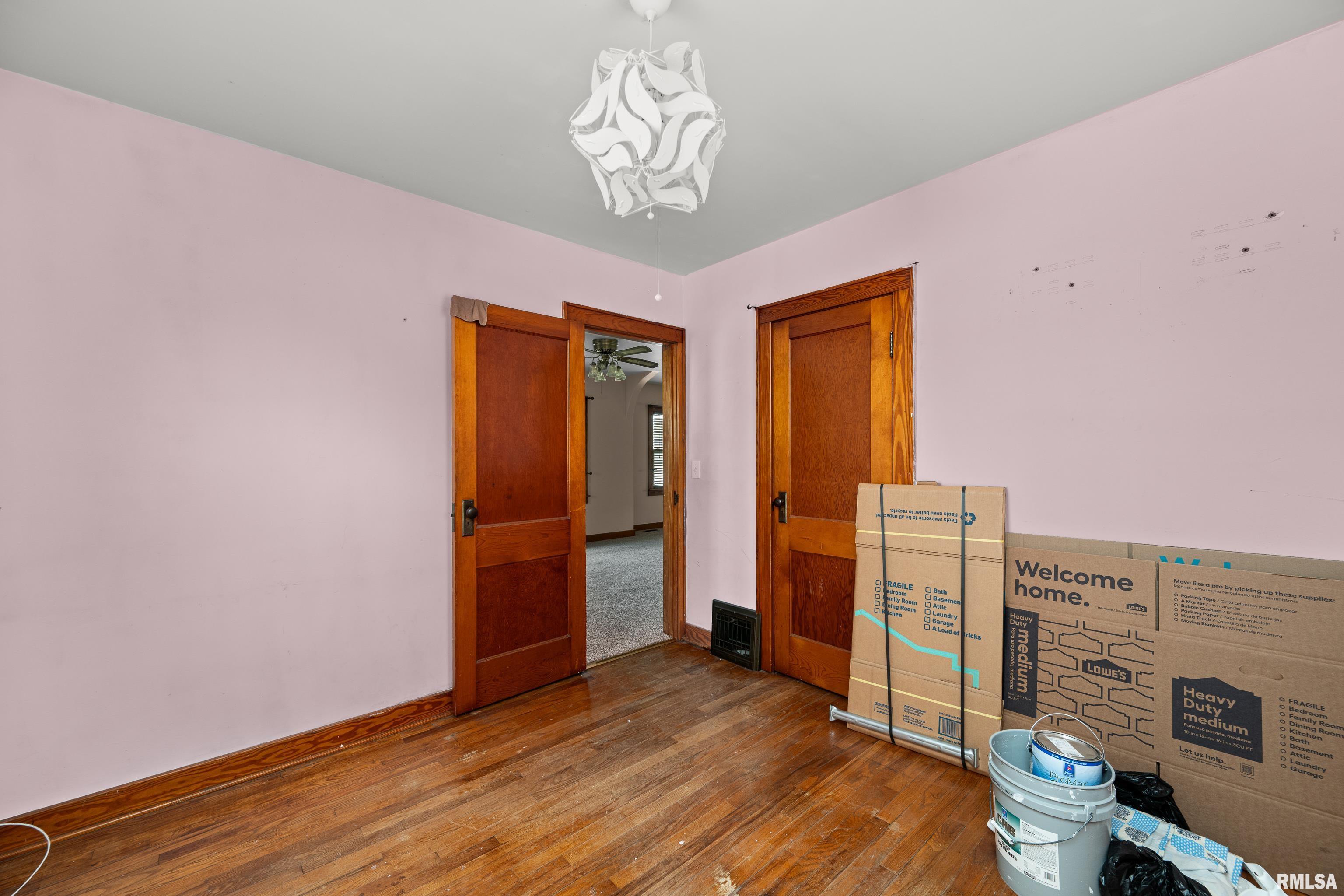 18514 1st Avenue Property Photo 8