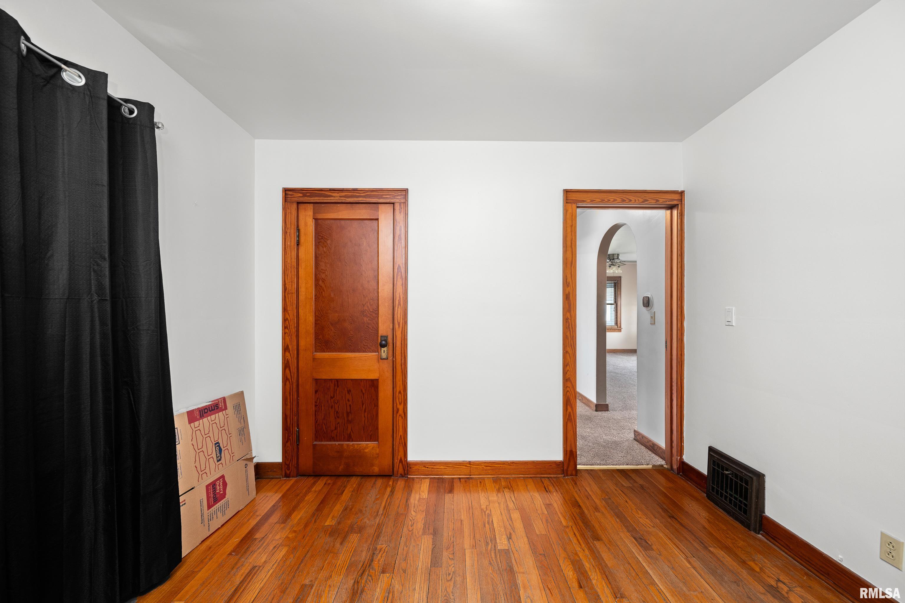 18514 1st Avenue Property Photo 10