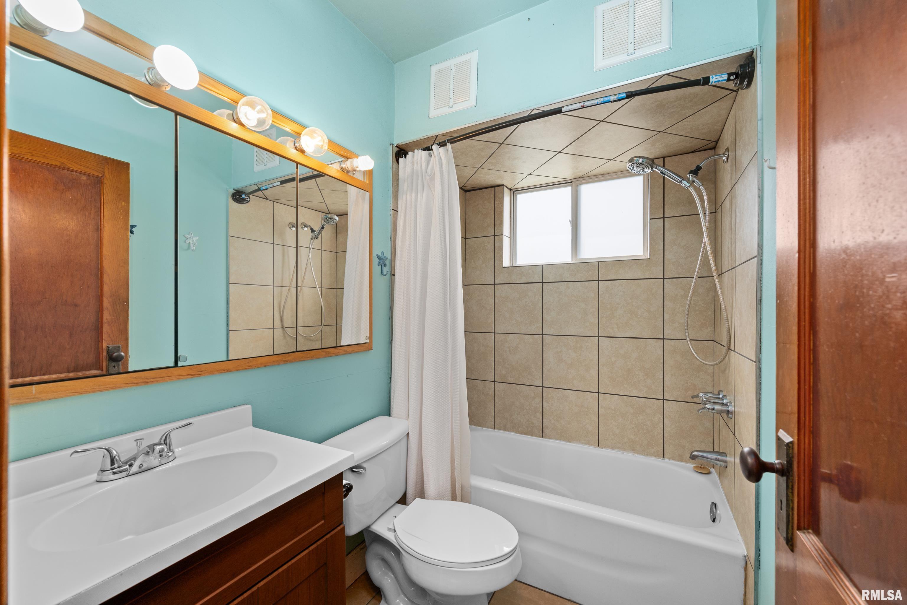 18514 1st Avenue Property Photo 11