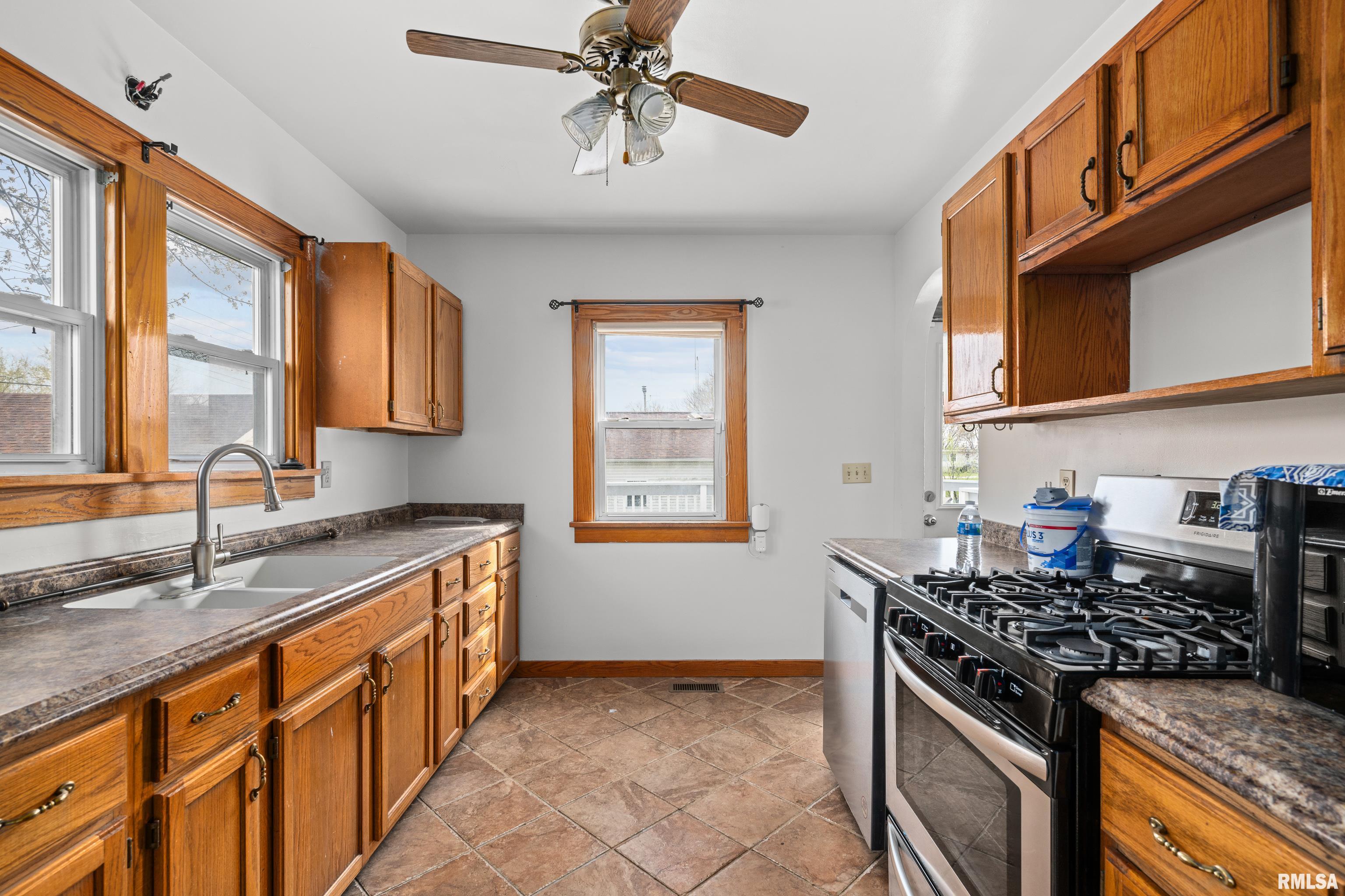 18514 1st Avenue Property Photo 13