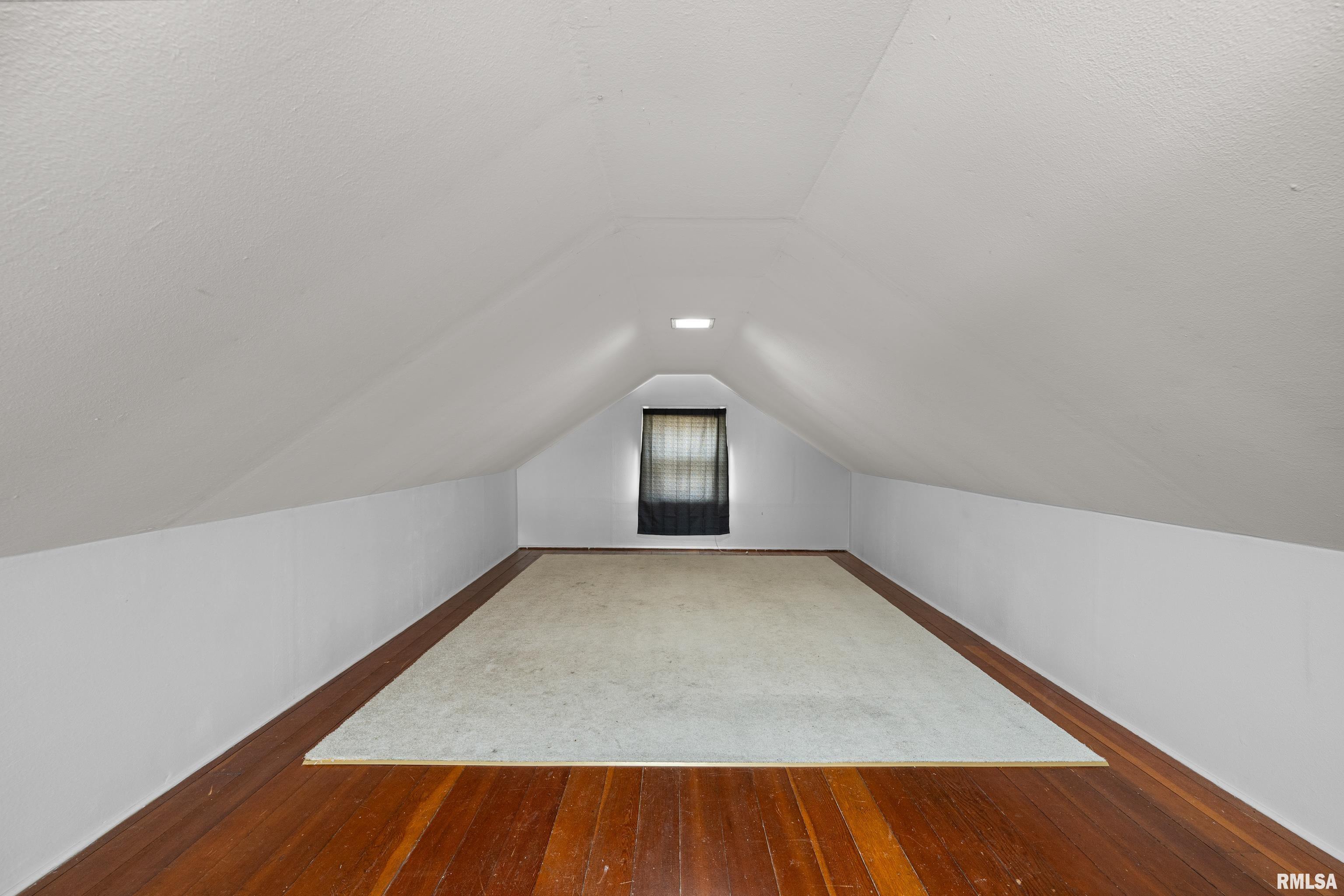 18514 1st Avenue Property Photo 16