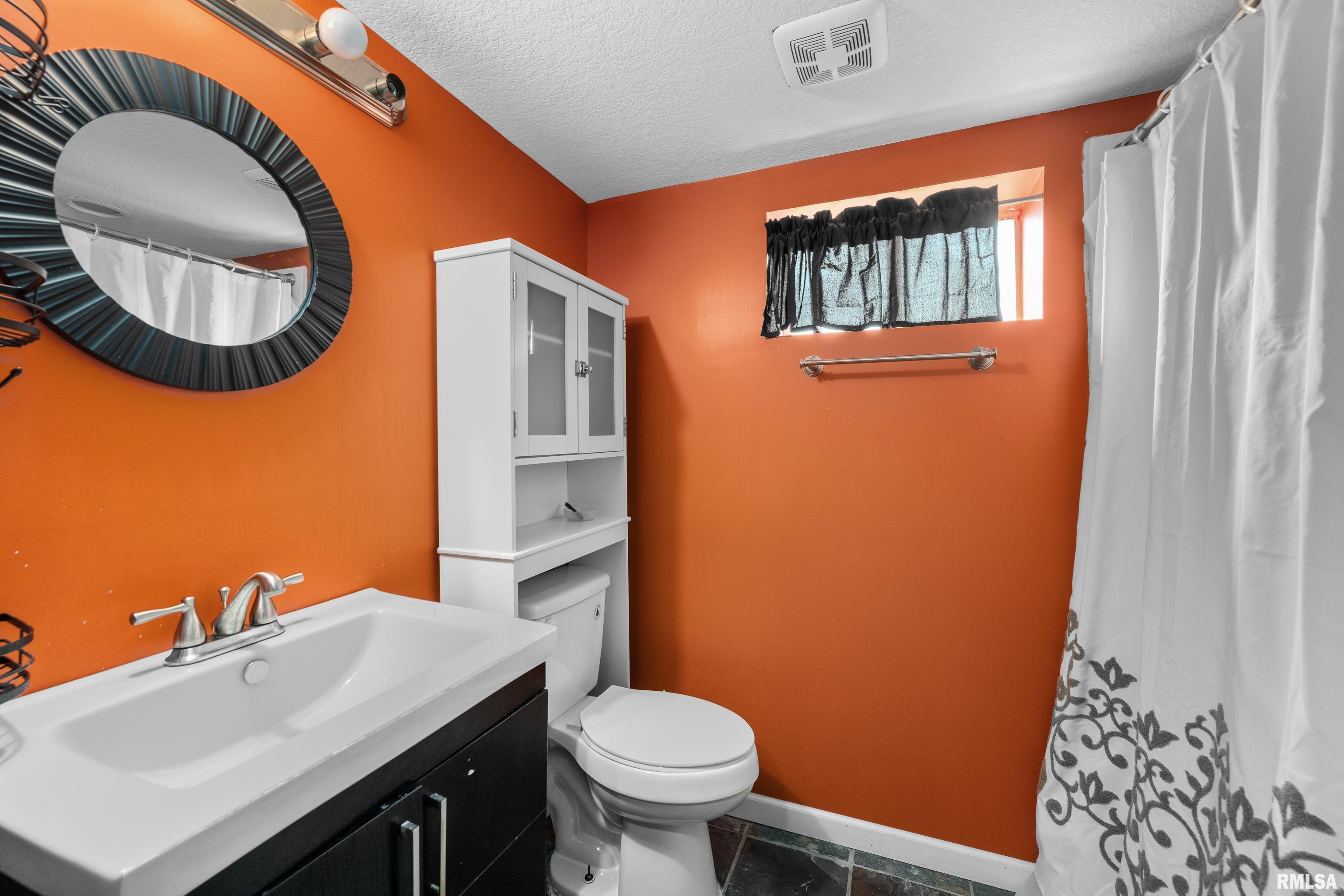 18514 1st Avenue Property Photo 18