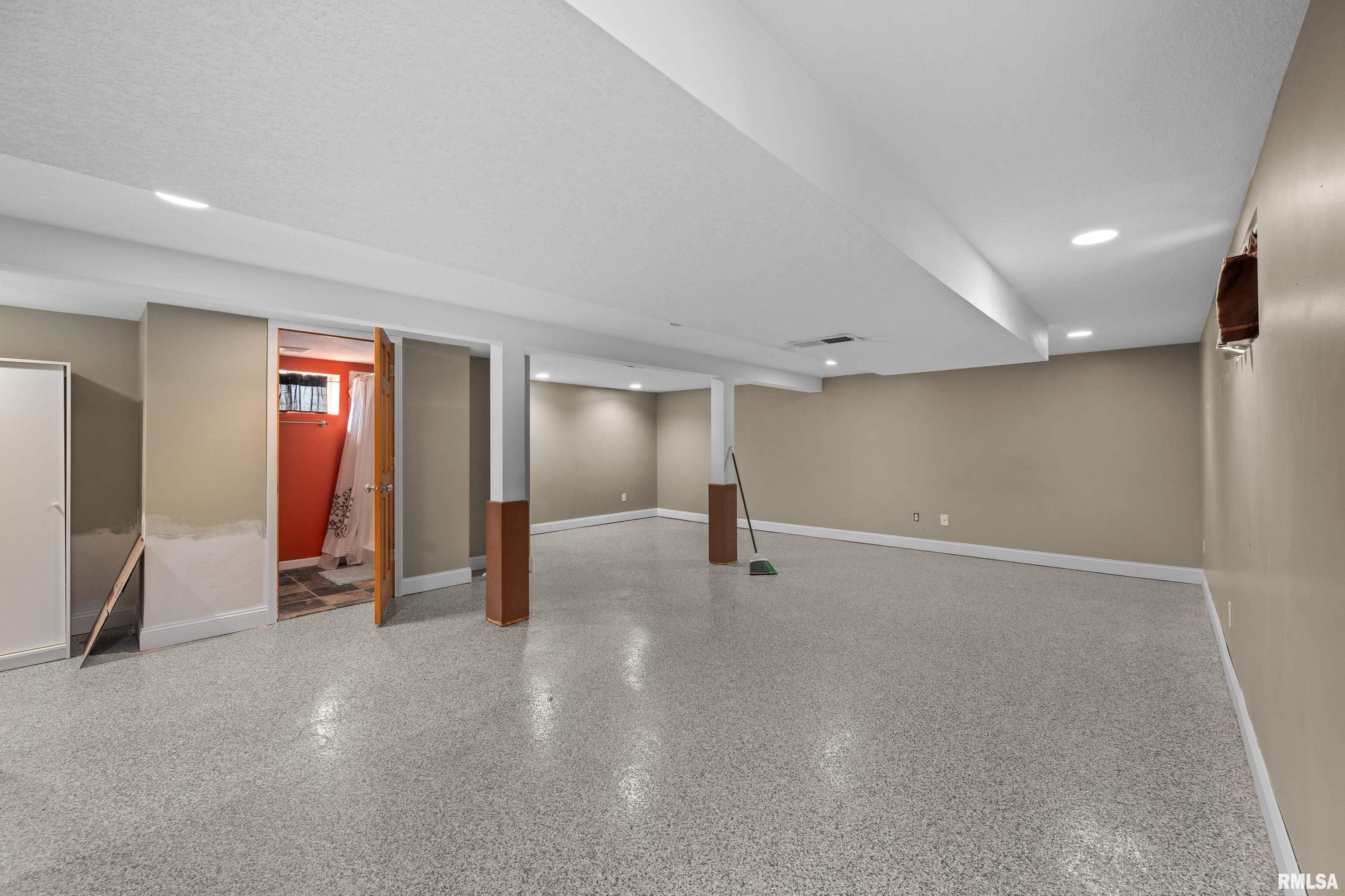 18514 1st Avenue Property Photo 20