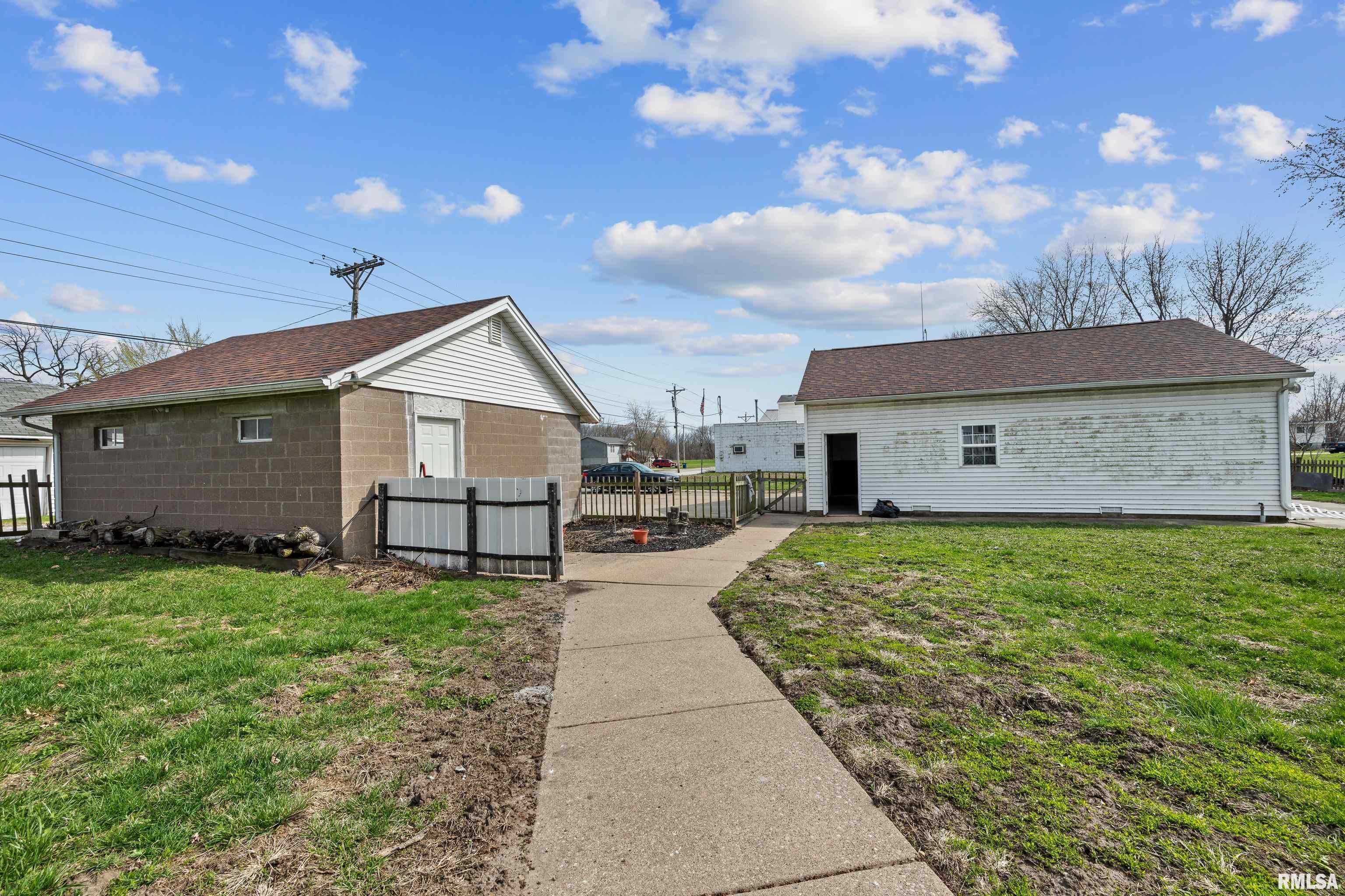 18514 1st Avenue Property Photo 25