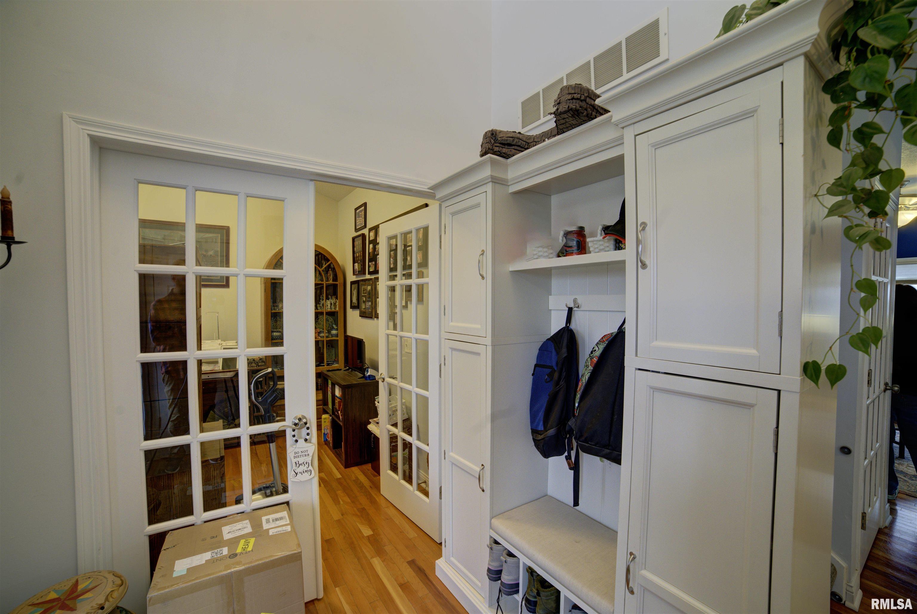2735 Julie Lane Court Property Photo 7
