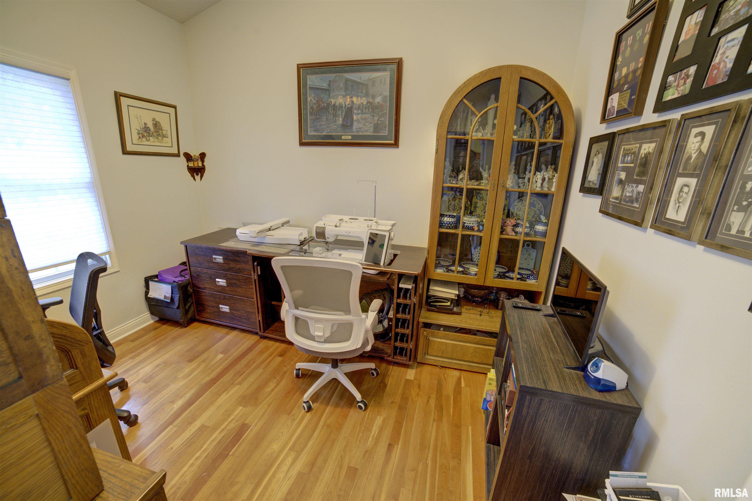2735 Julie Lane Court Property Photo 8
