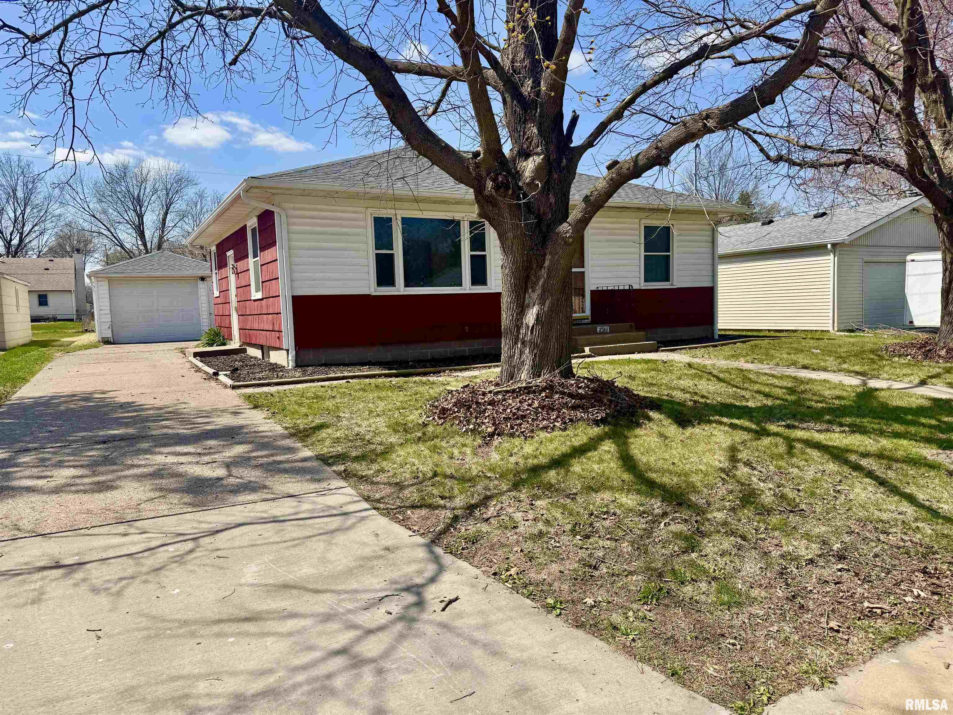 2312 45th Street Property Photo 2