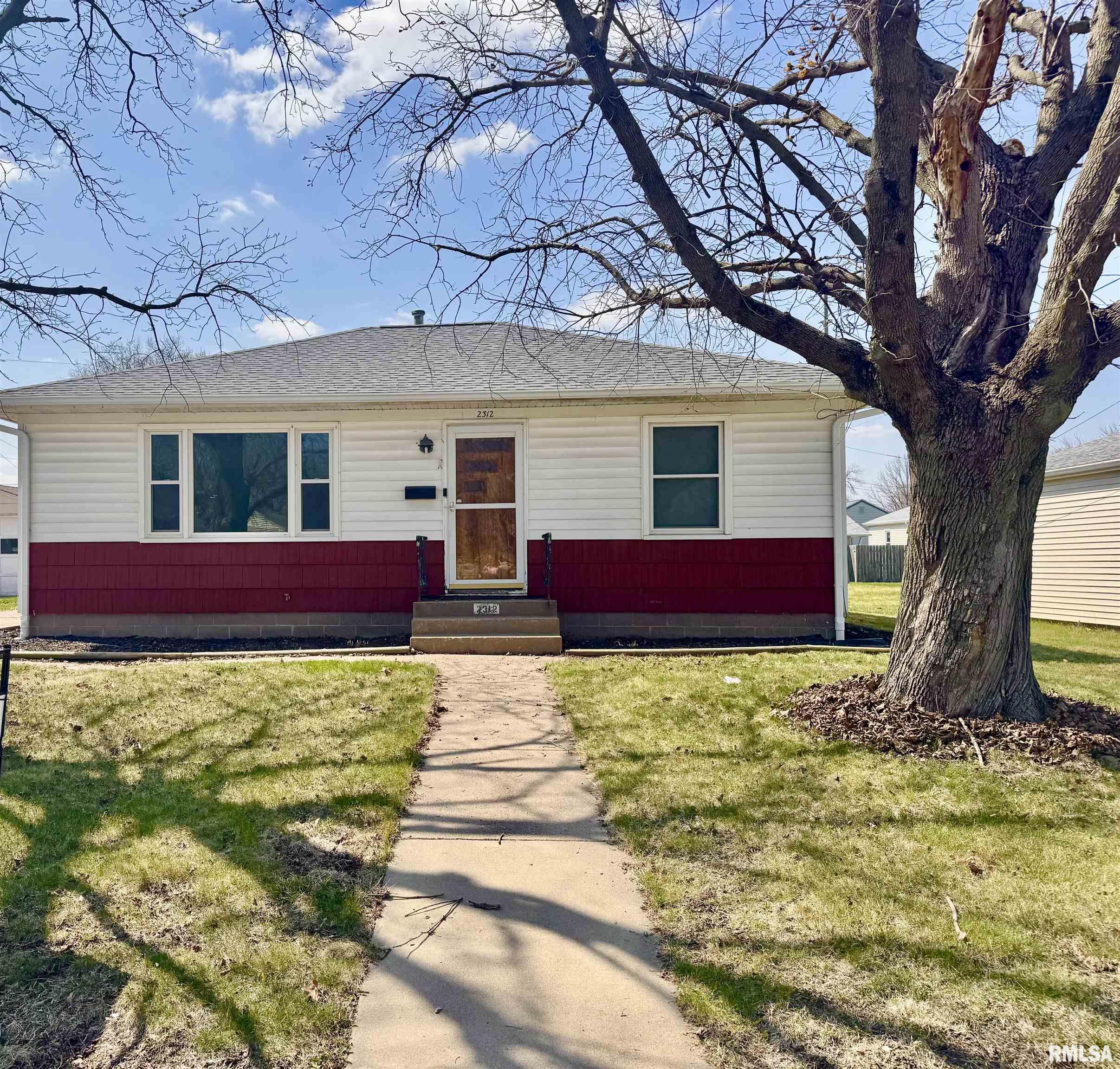 2312 45th Street Property Photo 3