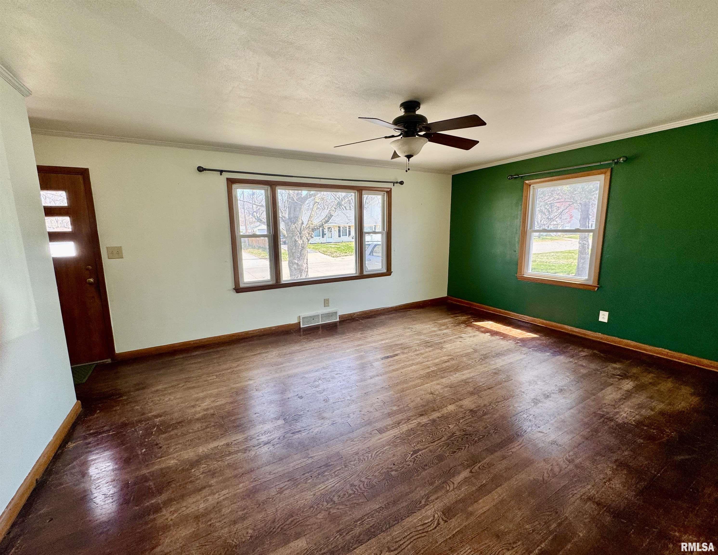 2312 45th Street Property Photo 4