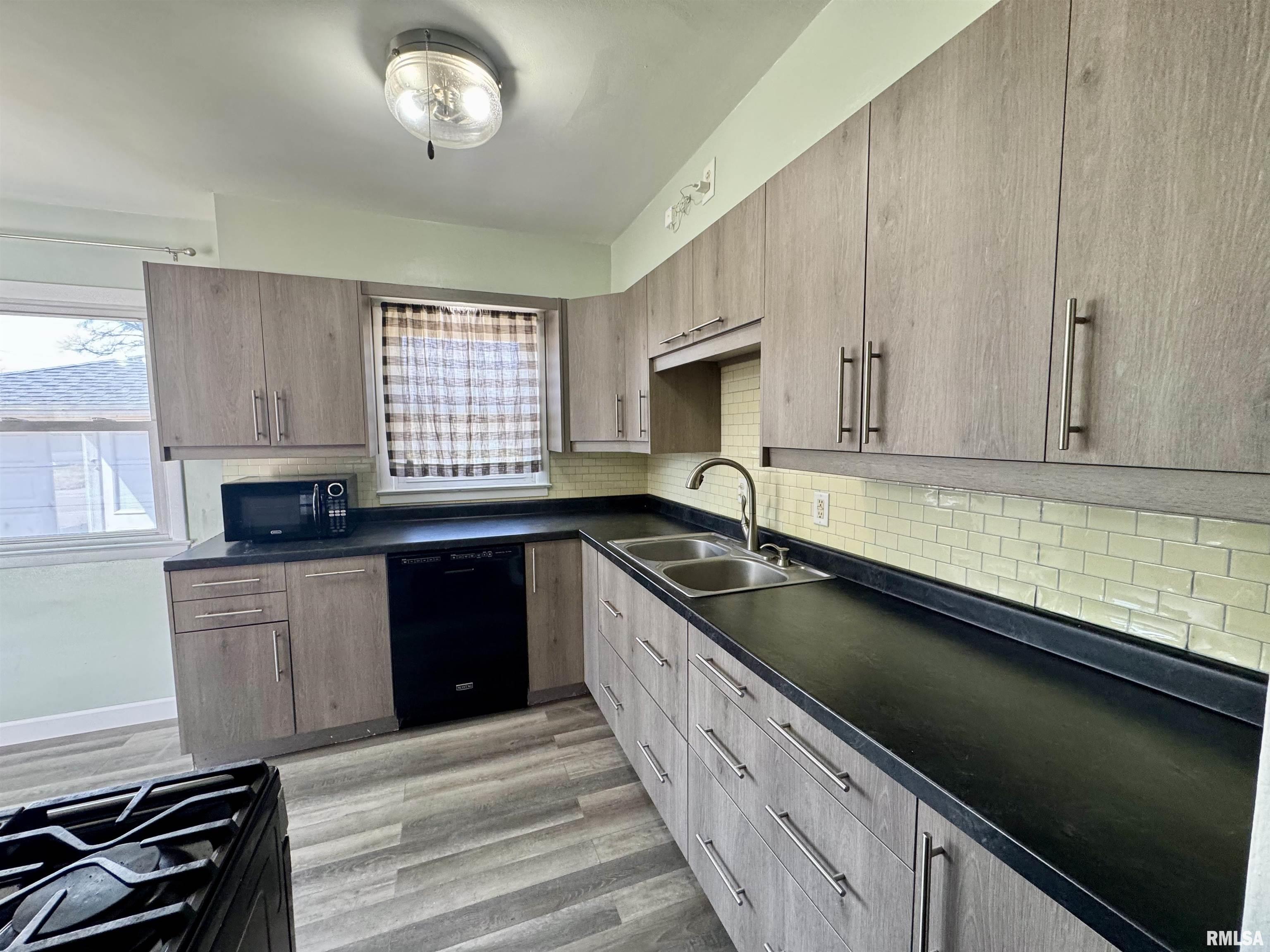 2312 45th Street Property Photo 10