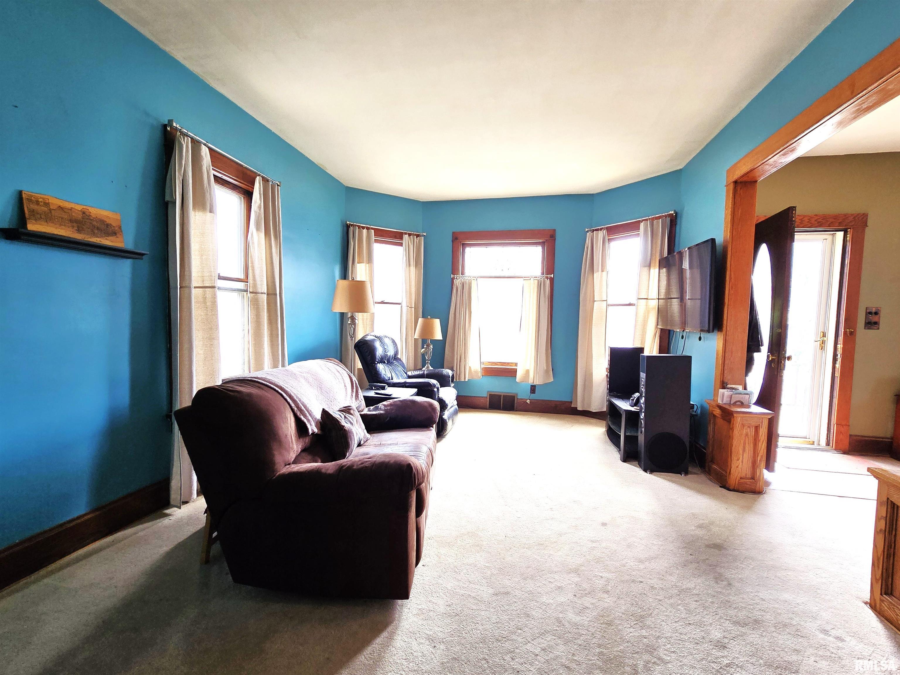 212 Jefferson Street Property Photo 6
