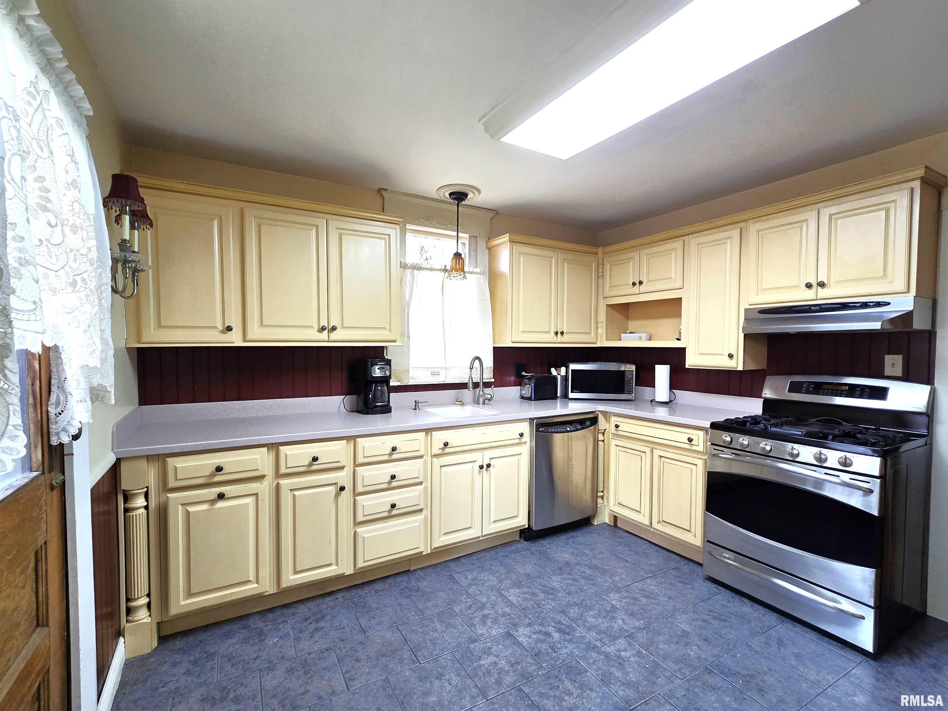 212 Jefferson Street Property Photo 11