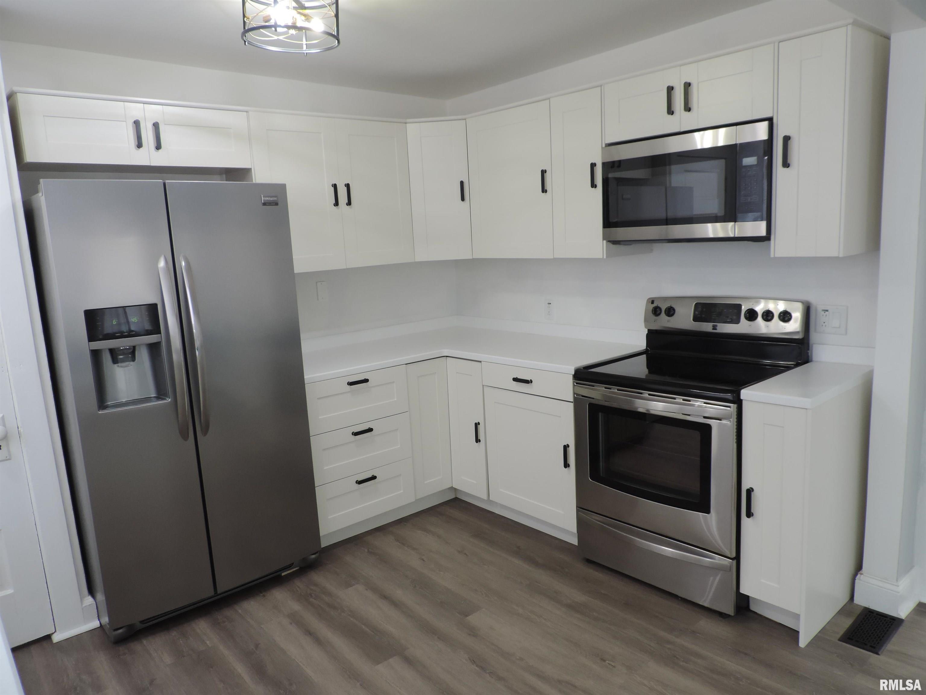 1565 41st Street Property Photo 4