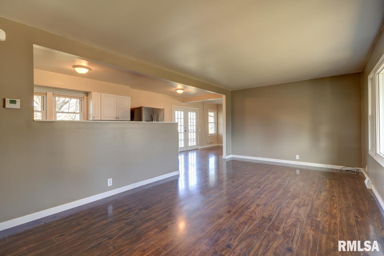 307 E Winfield Street Property Photo 2