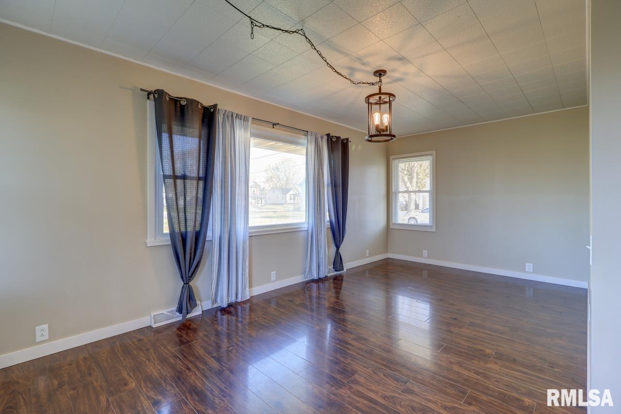 307 E Winfield Street Property Photo 9