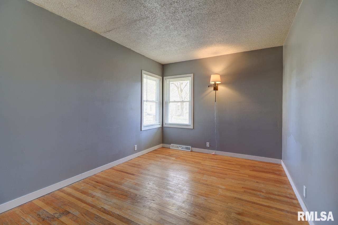 307 E Winfield Street Property Photo 12