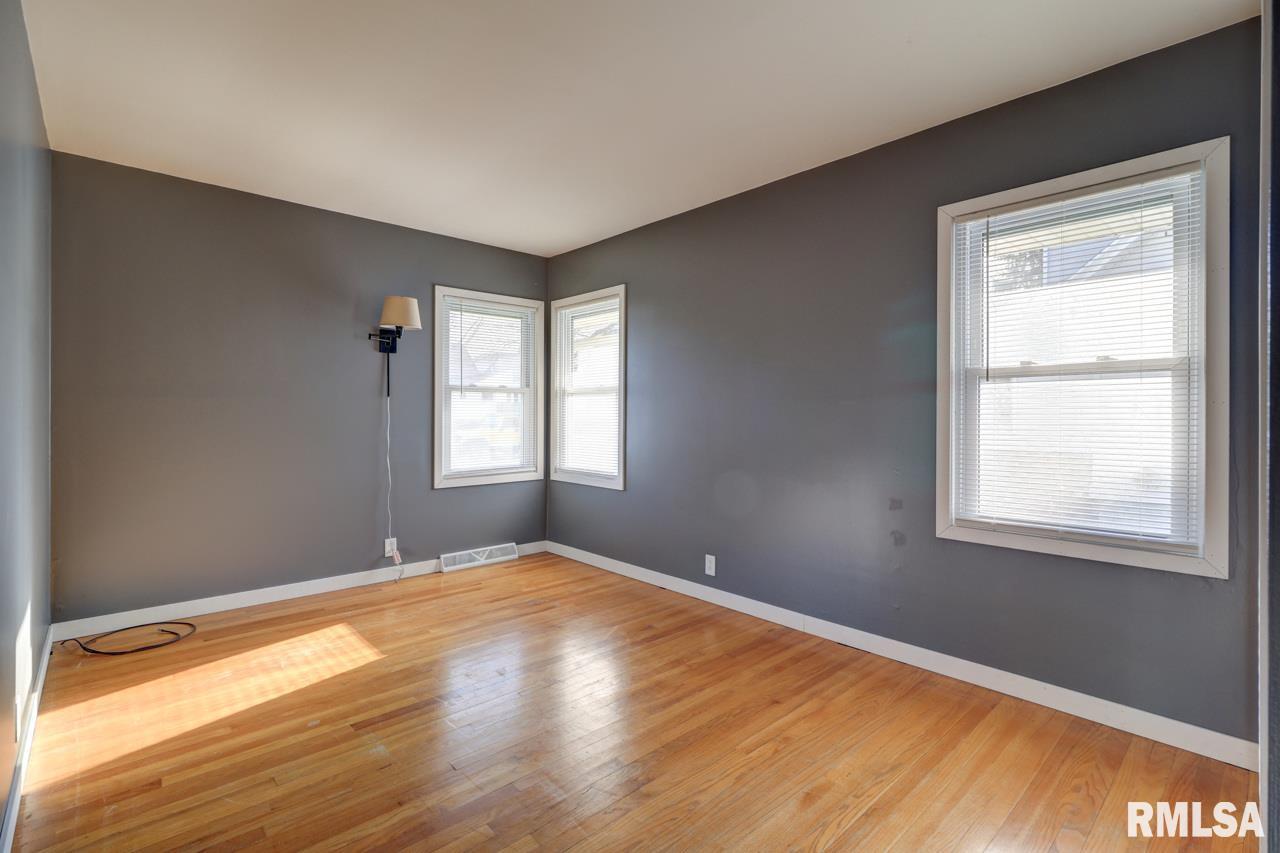 307 E Winfield Street Property Photo 13