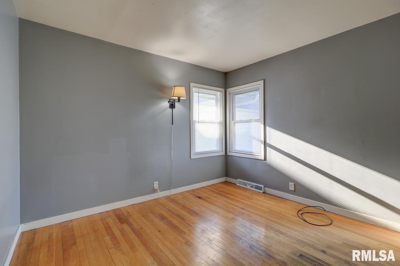 307 E Winfield Street Property Photo 14