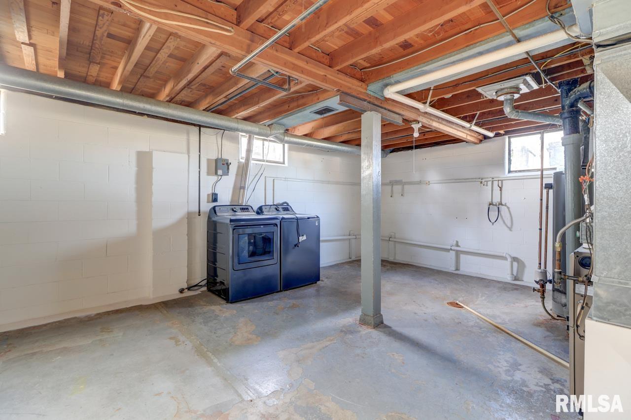 307 E Winfield Street Property Photo 15