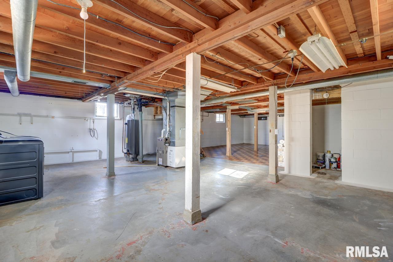307 E Winfield Street Property Photo 16