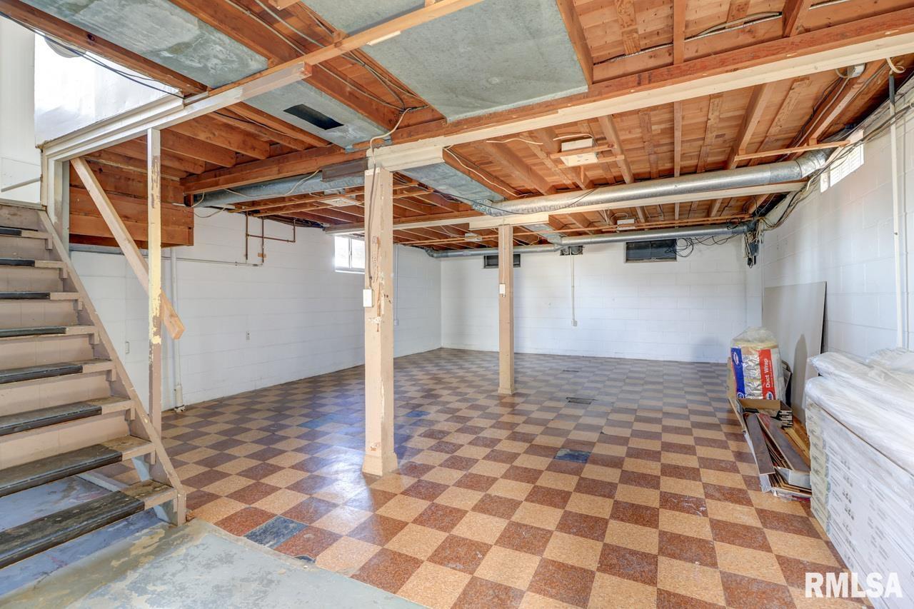 307 E Winfield Street Property Photo 17