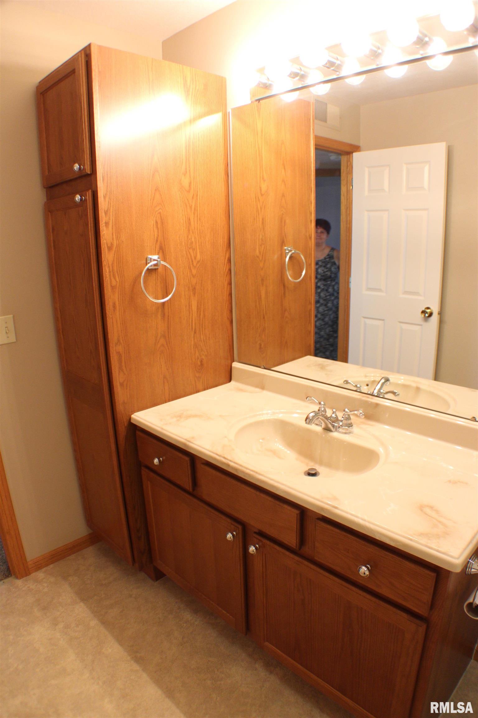205 E Price Street Property Photo 10