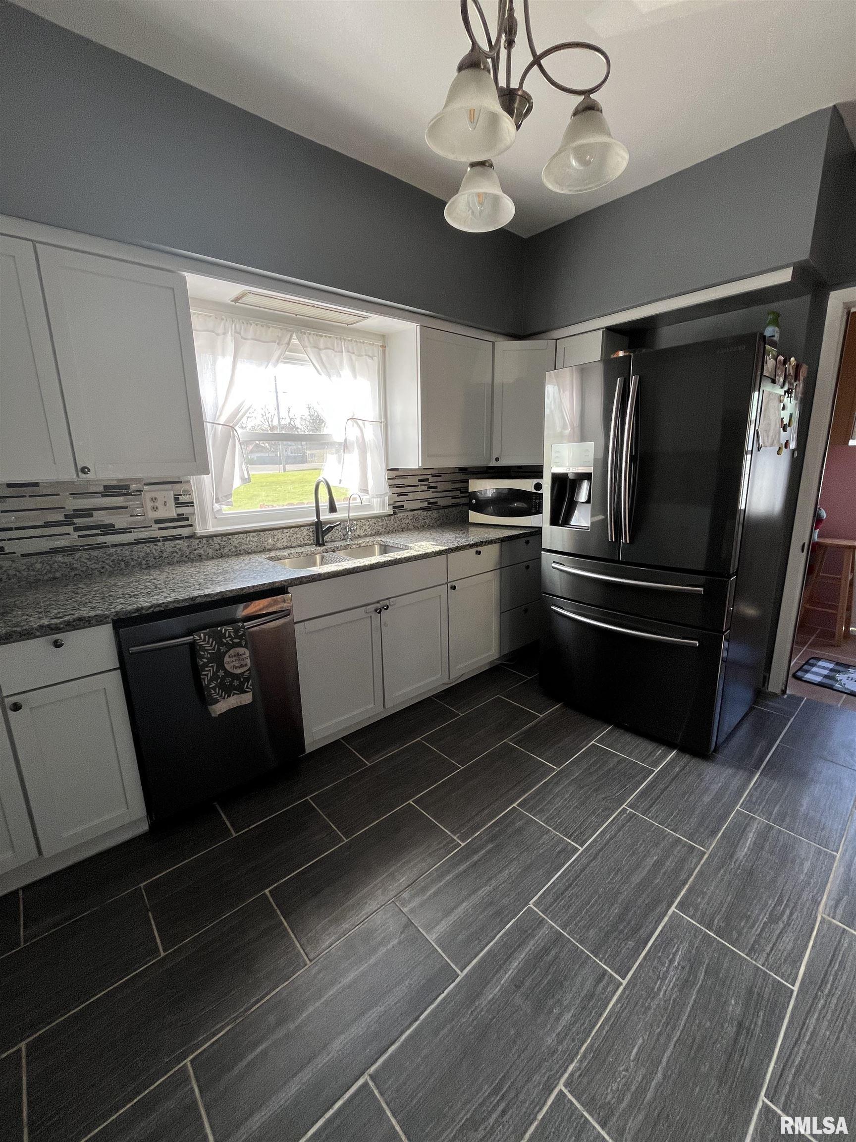 114 Roosevelt Avenue A Property Photo 12