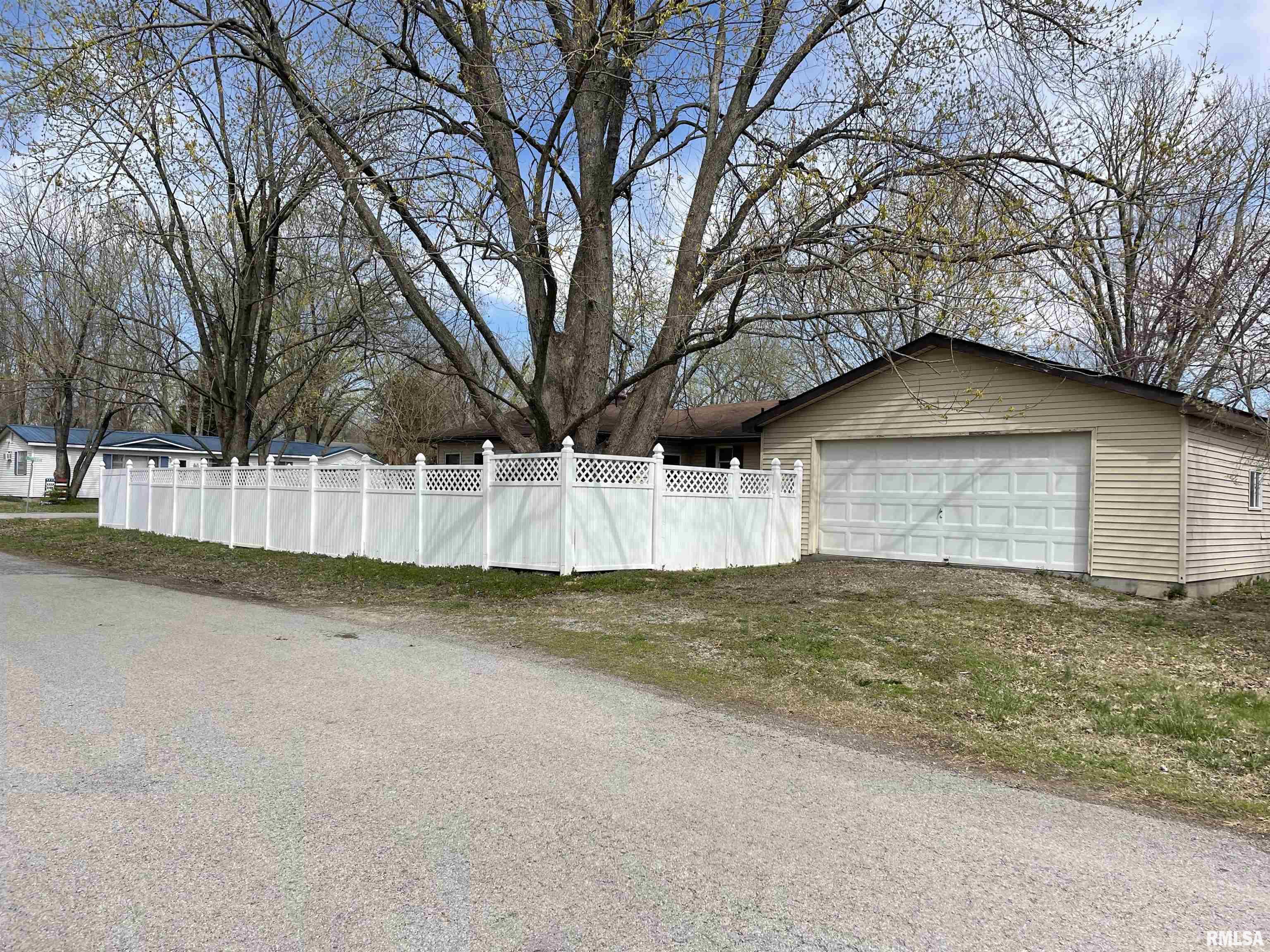 1401 S Thomas Street Property Photo 2