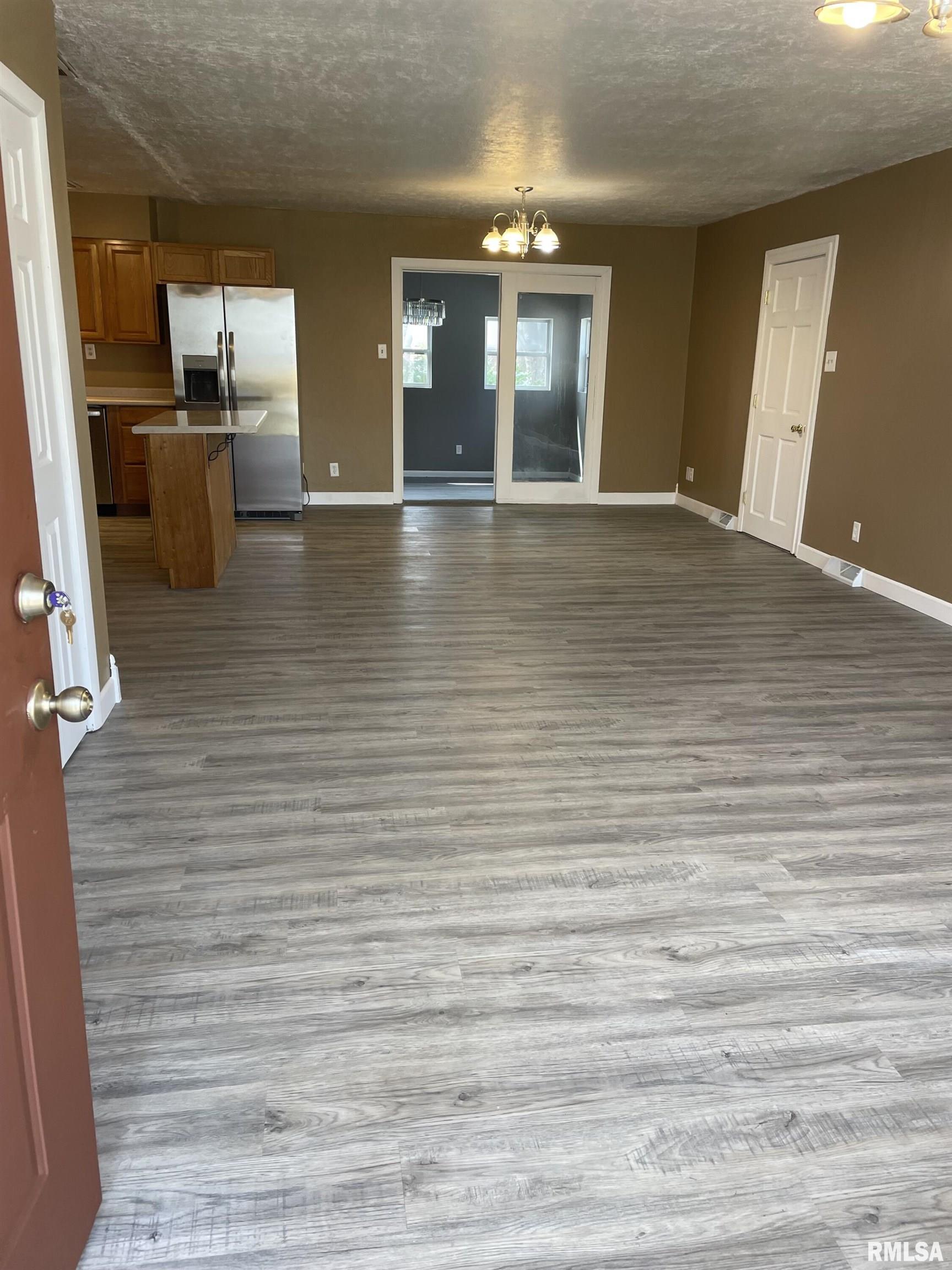 1401 S Thomas Street Property Photo 3