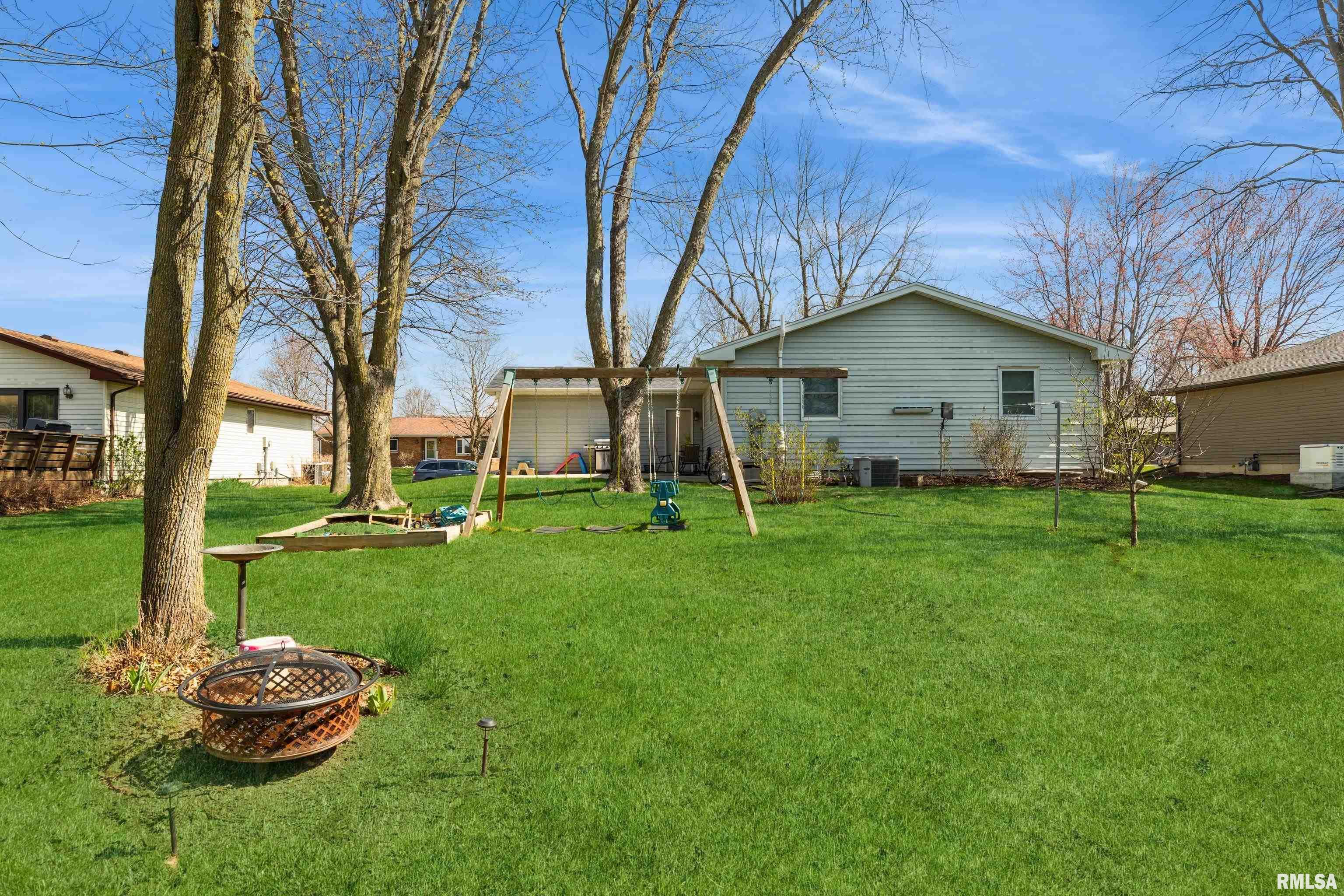 923 Brookview Drive Property Photo 3