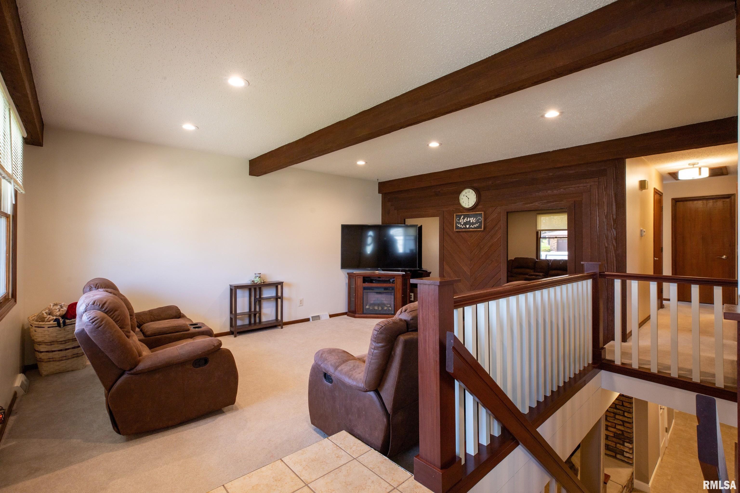 923 Brookview Drive Property Photo 4