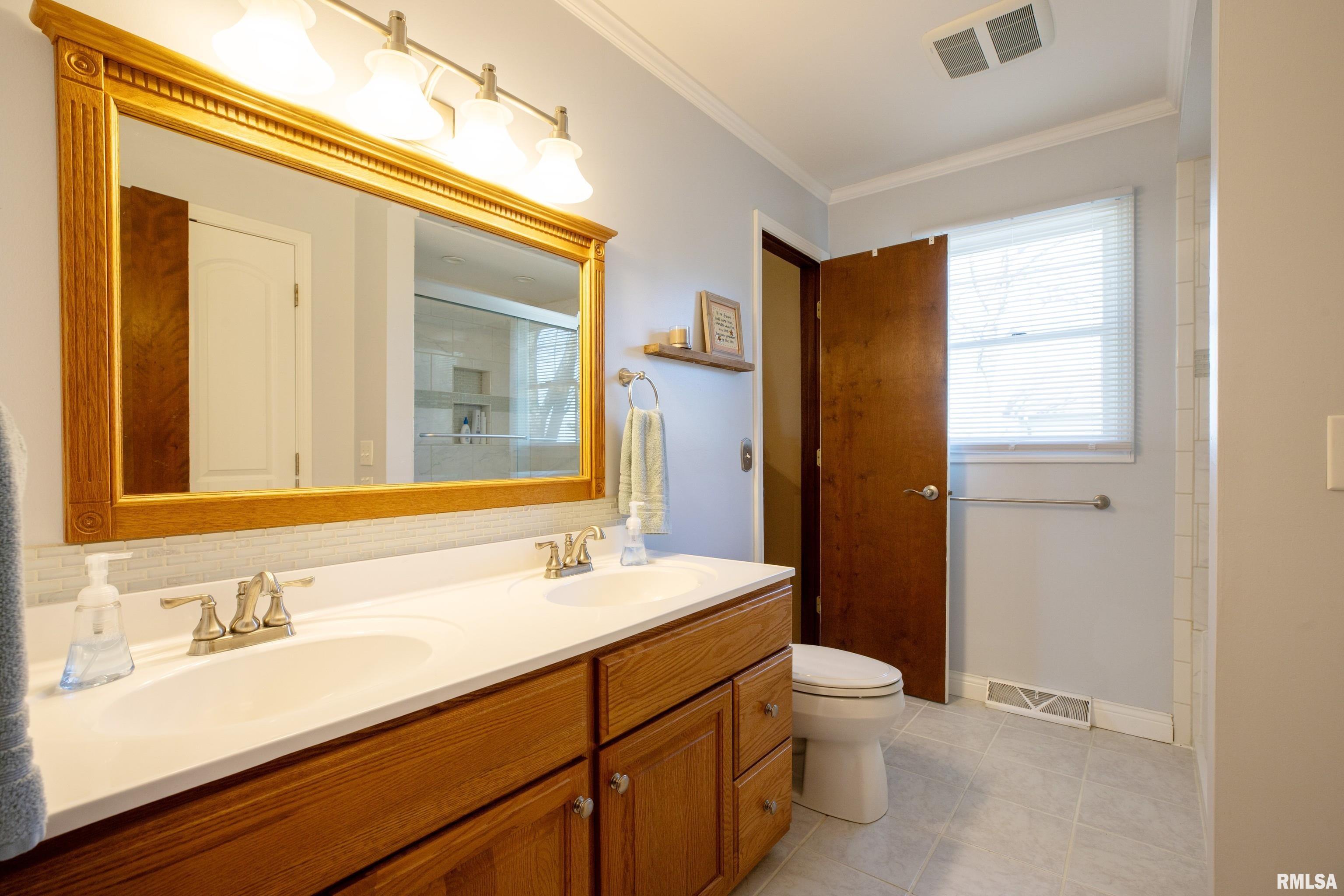 923 Brookview Drive Property Photo 11