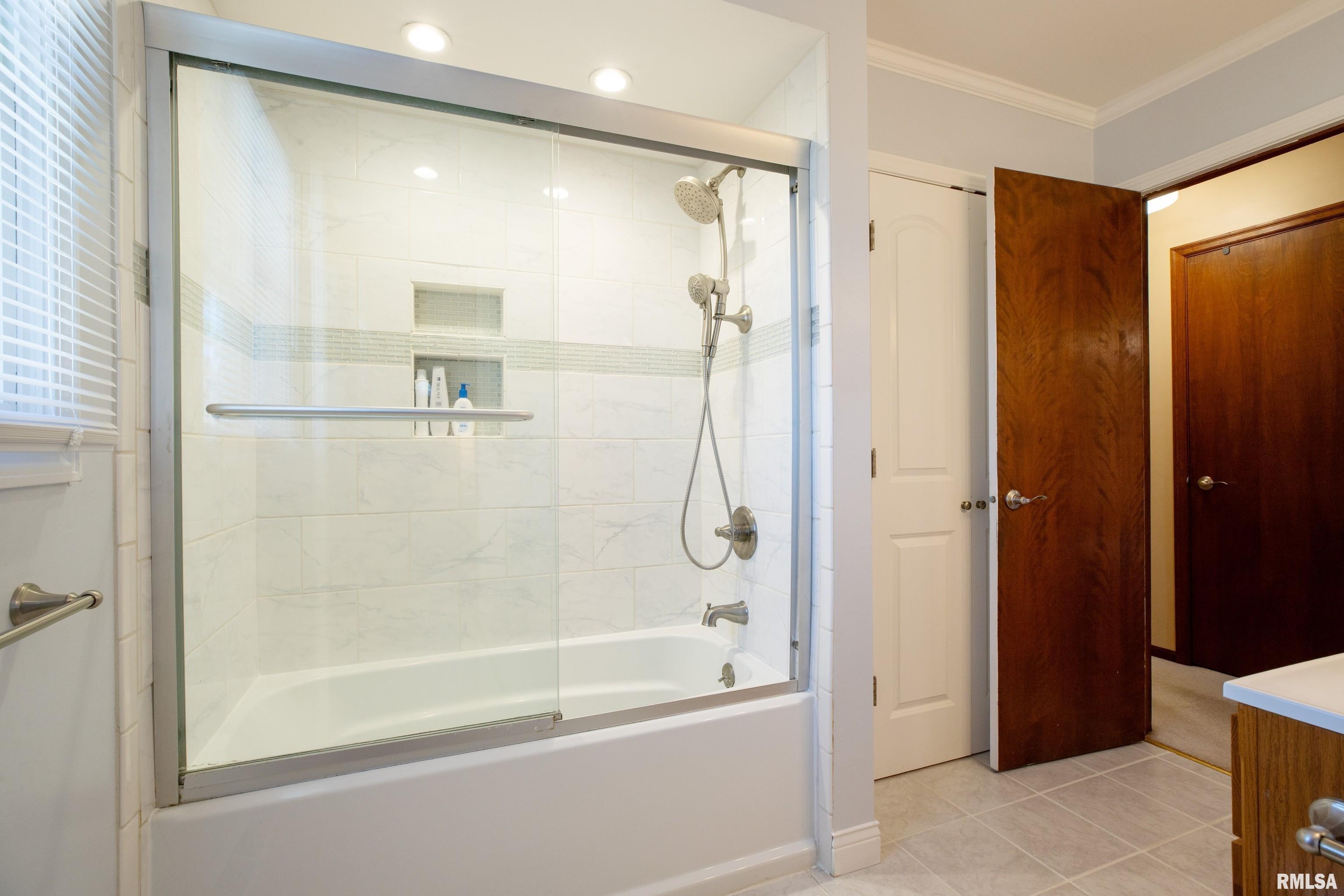 923 Brookview Drive Property Photo 12