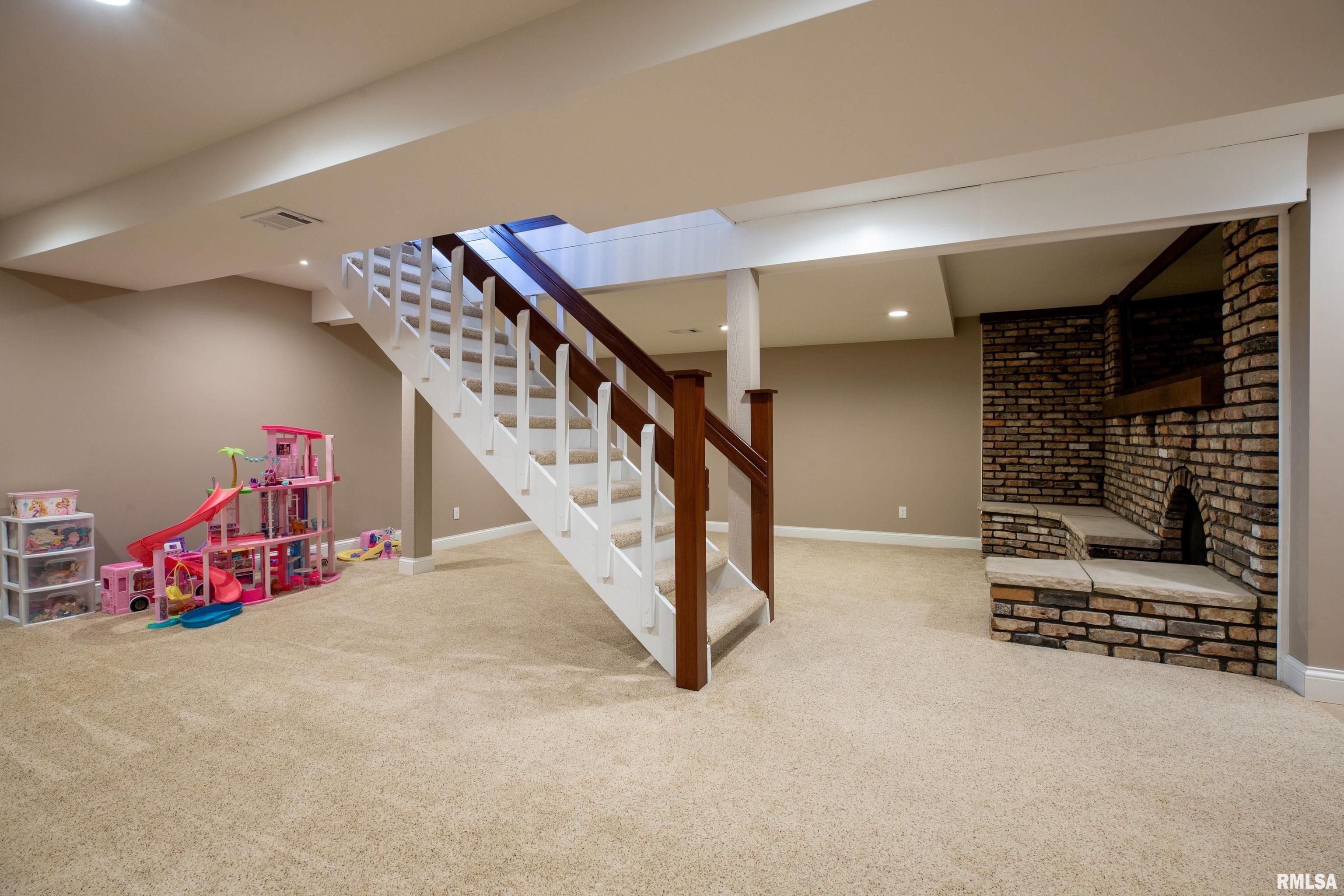 923 Brookview Drive Property Photo 16