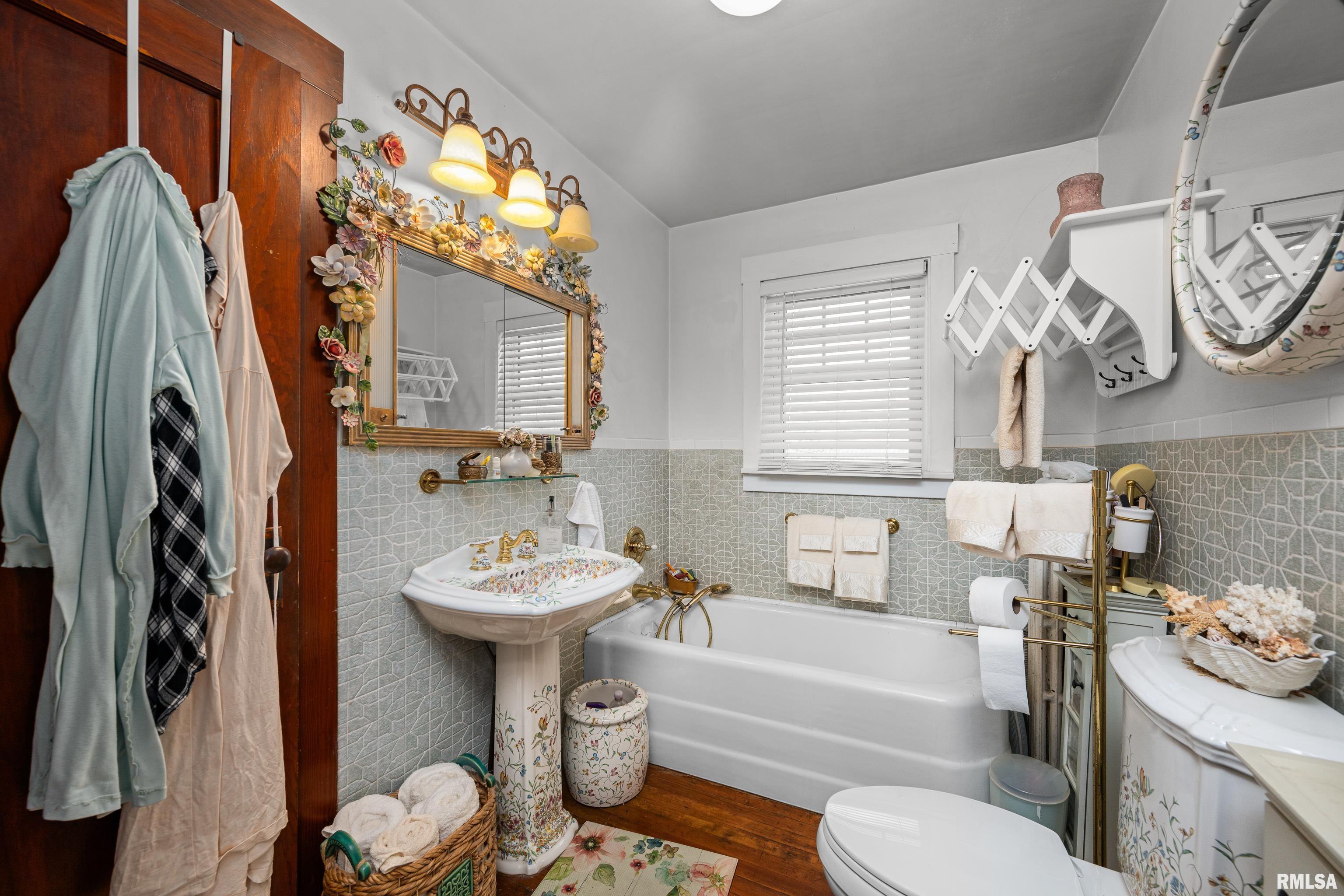 408 E Henry Street Property Photo 15
